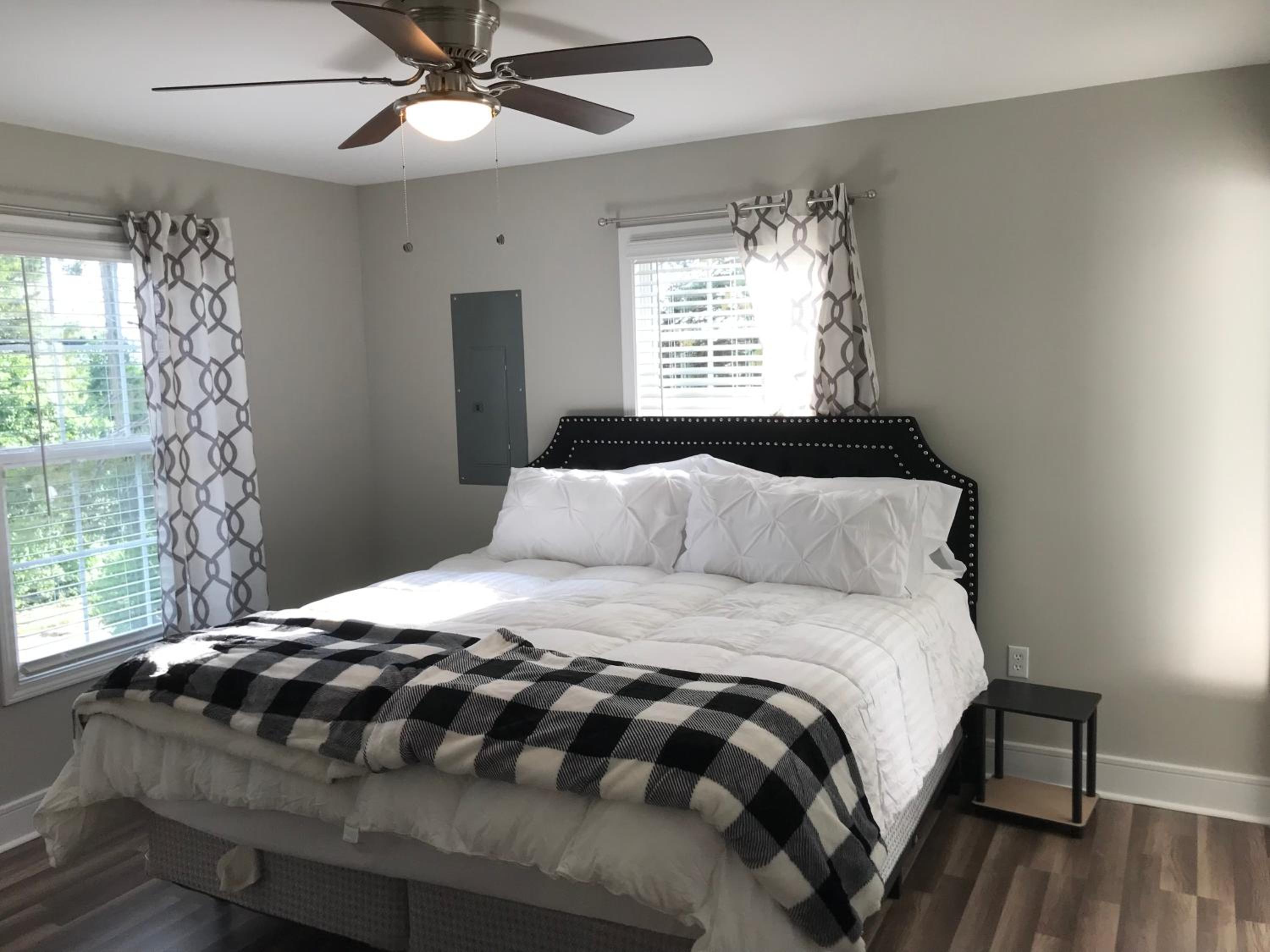 Three-Bedroom House photo 3