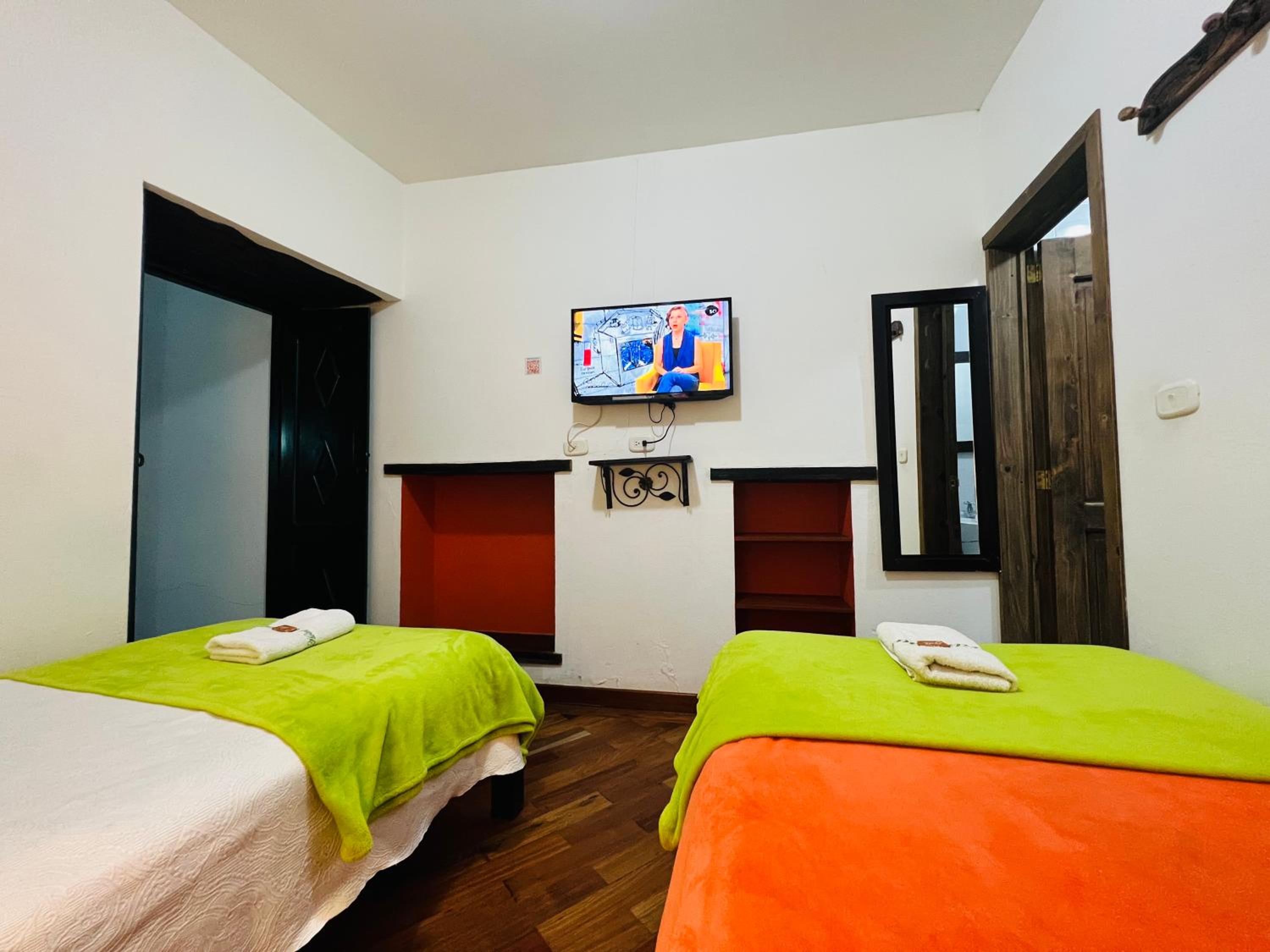Twin Room with Private Bathroom photo 3