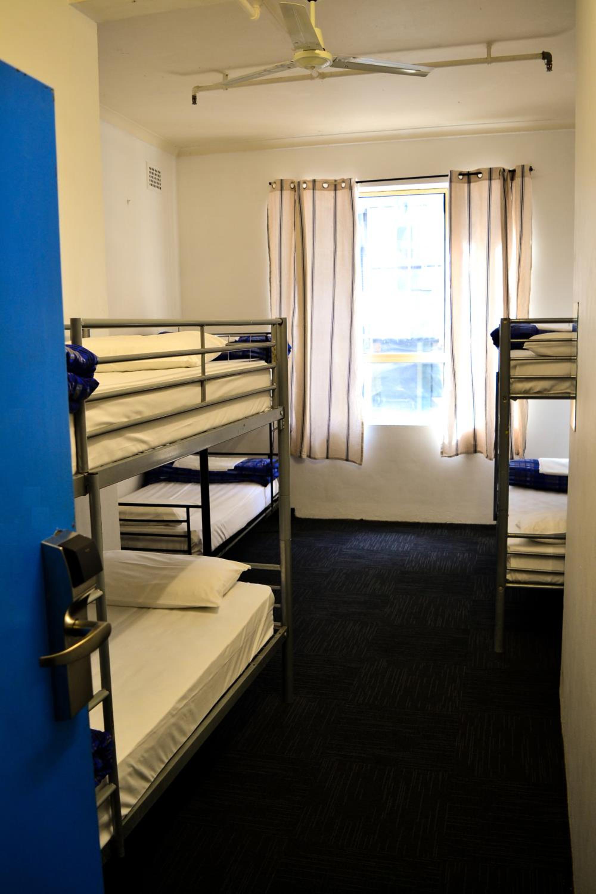 Bed in 6-Bed Mixed Dormitory Room with Shared Bathroom photo 2