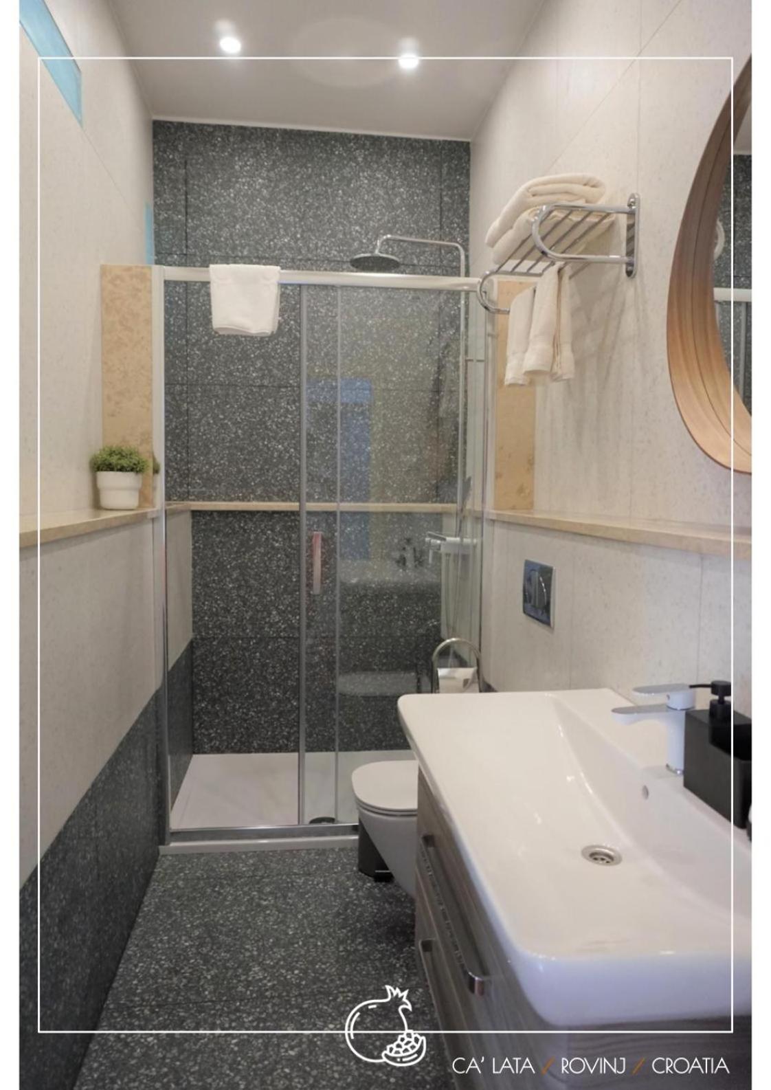 One-Bedroom Apartment - Photo 2