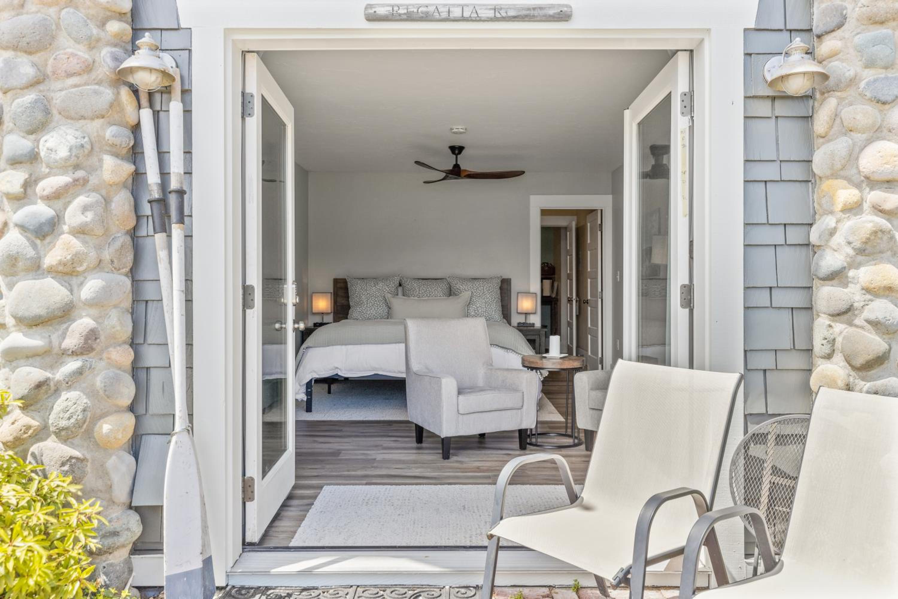 Superior King Room with Sea View - Photo 5