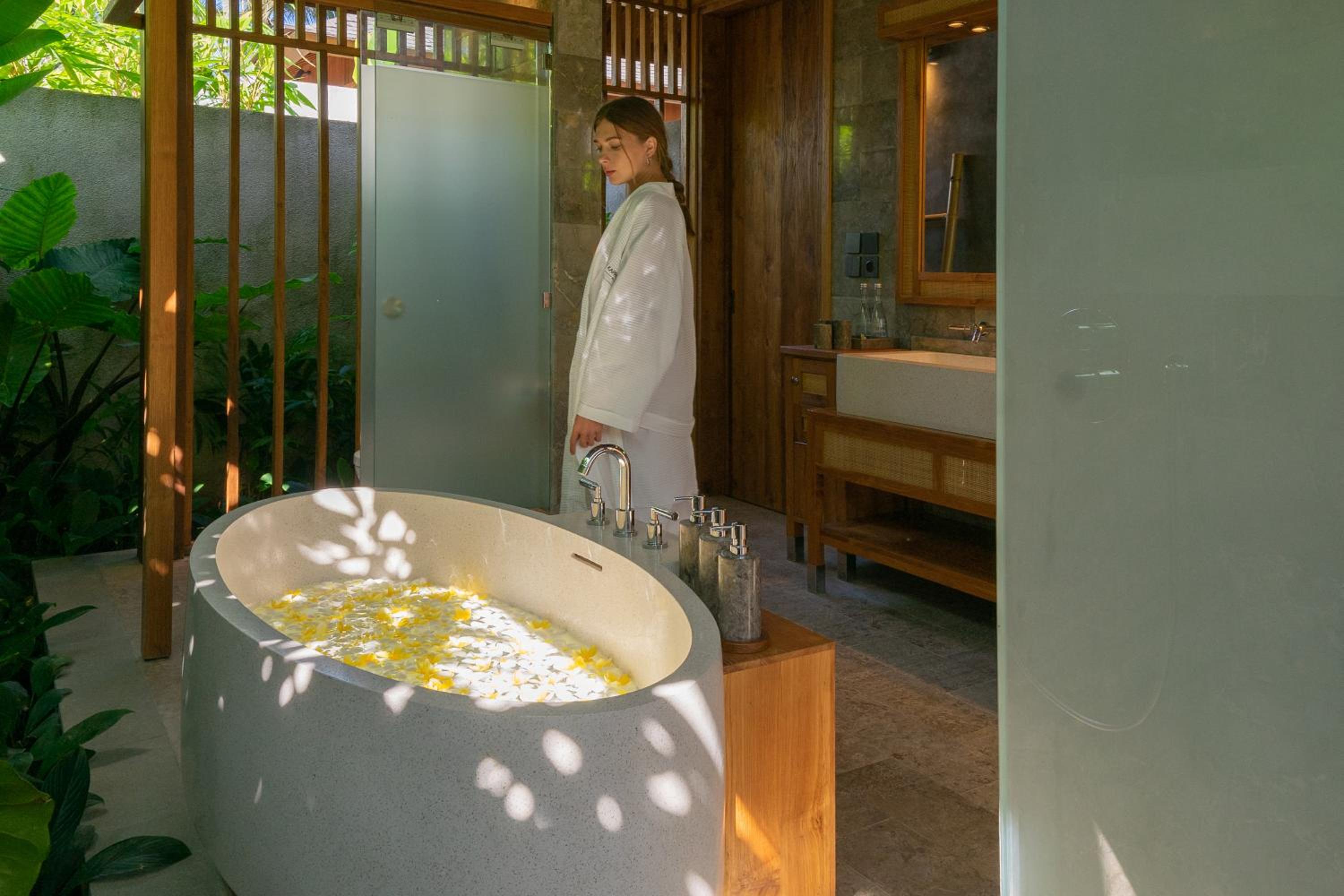 One-Bedroom Pool Villa With Free Daily Luxury Spa Treatment - Photo 3