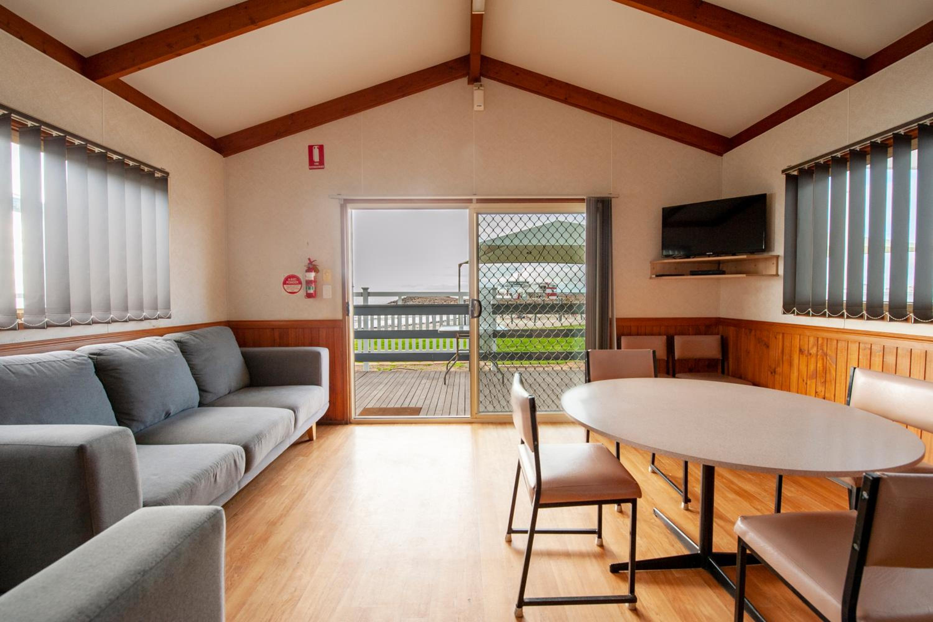 Family Room with Sea View - Photo 4