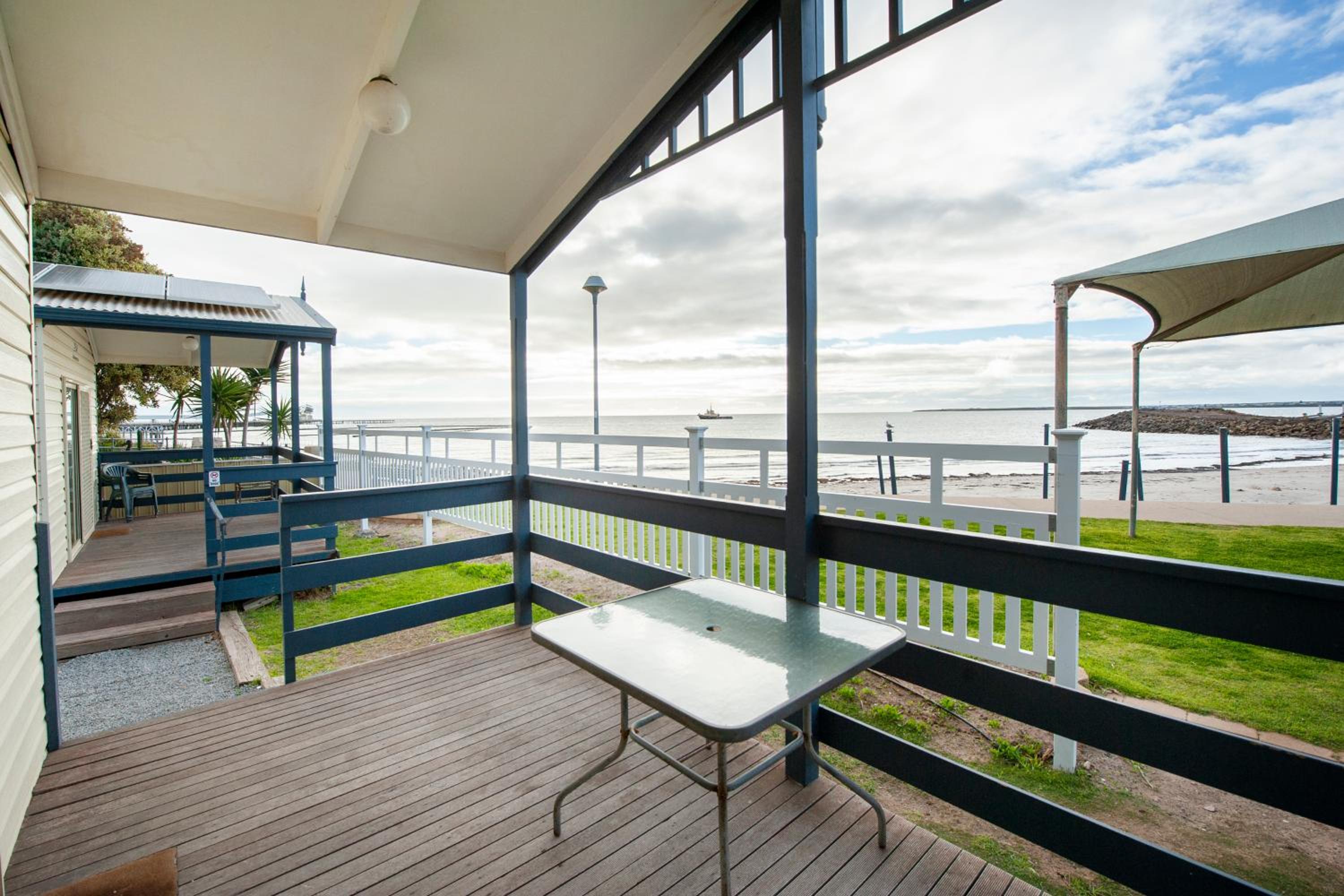 Family Room with Sea View - Photo 8