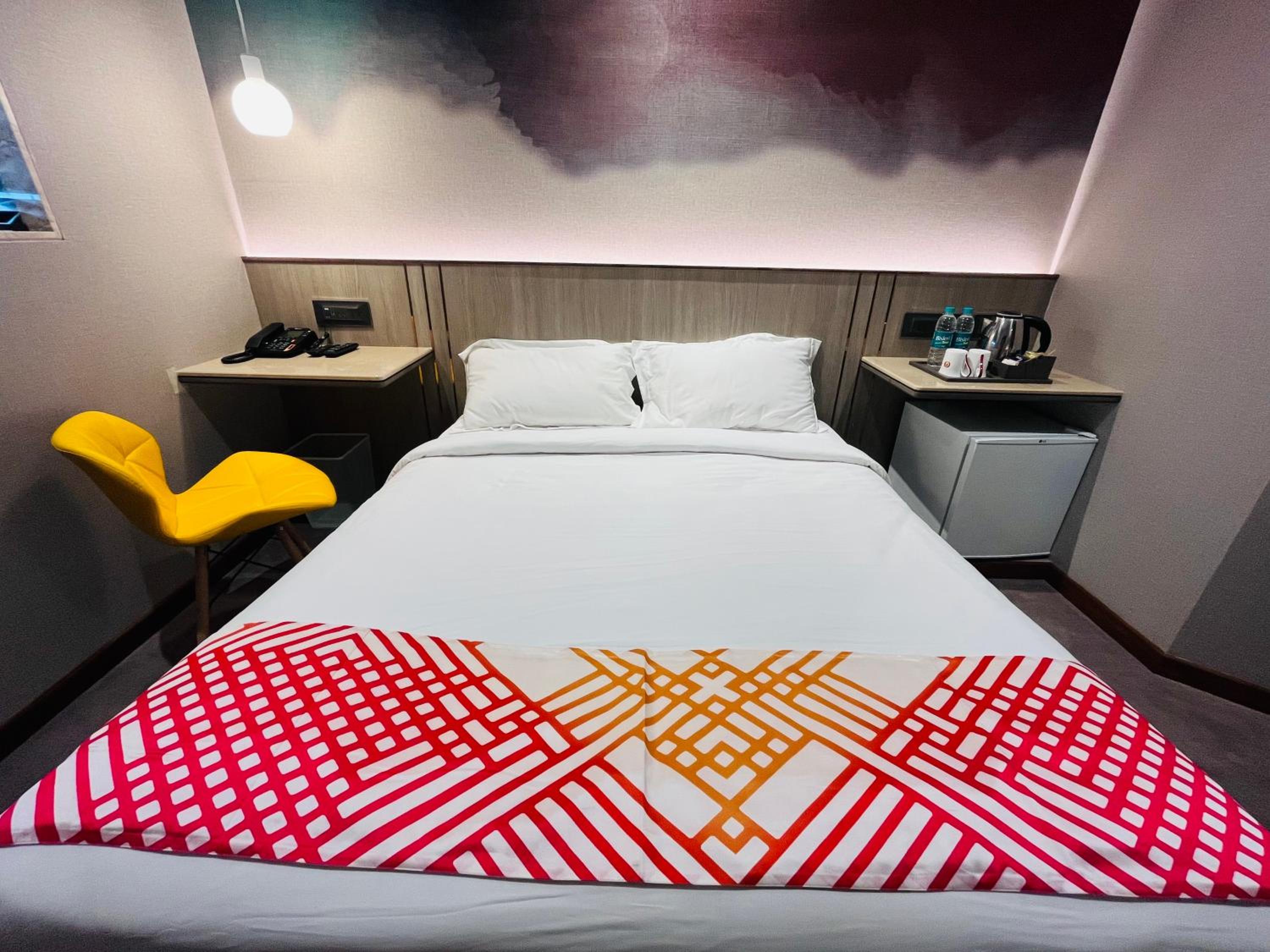 Luxe Queen Room - Photo 22