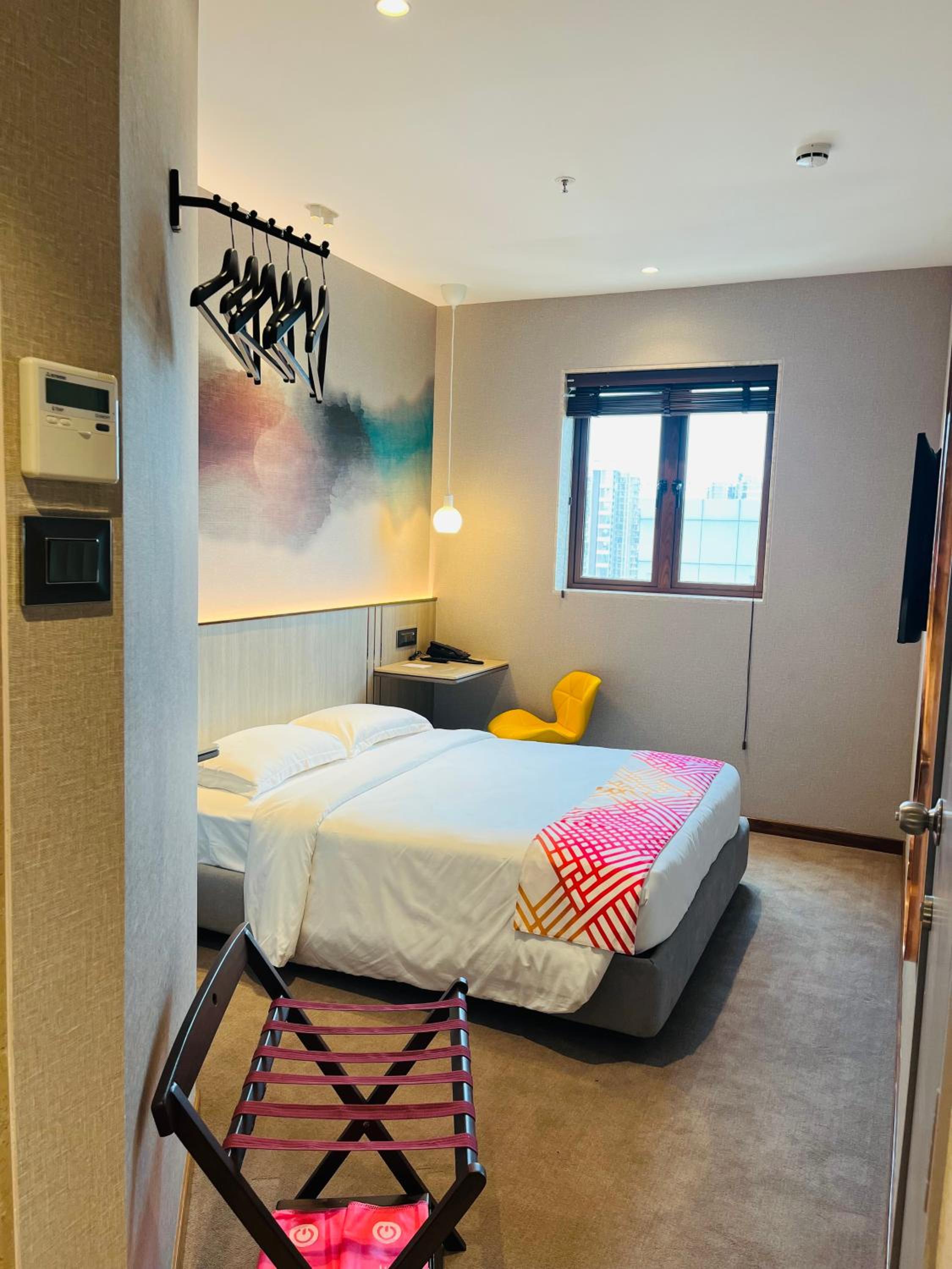 Luxe Queen Room - Photo 17