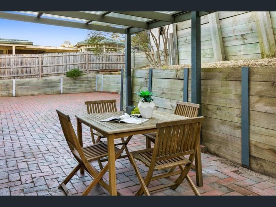 Three-Bedroom House photo 3