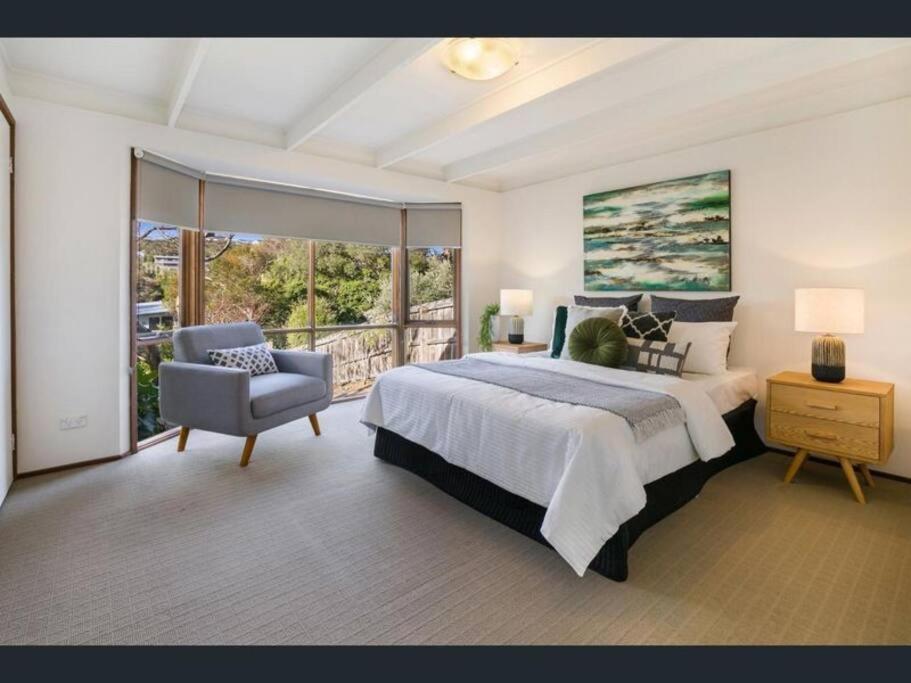 Three-Bedroom House photo 2
