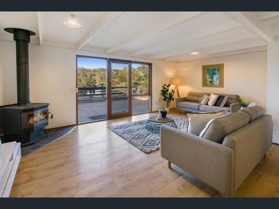 Three-Bedroom House photo 2