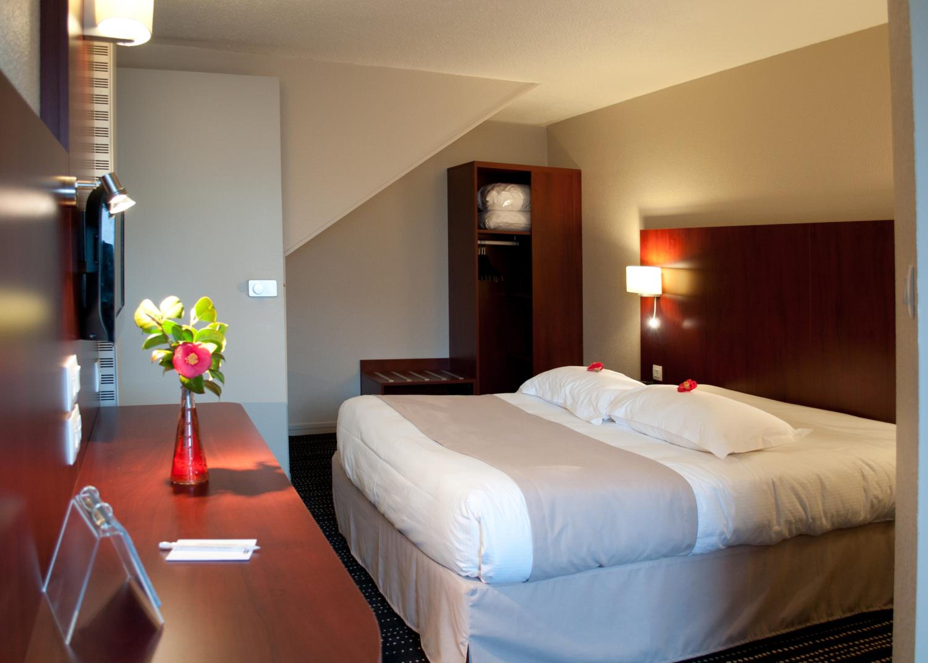 Double Room with One Double Bed - Photo 1