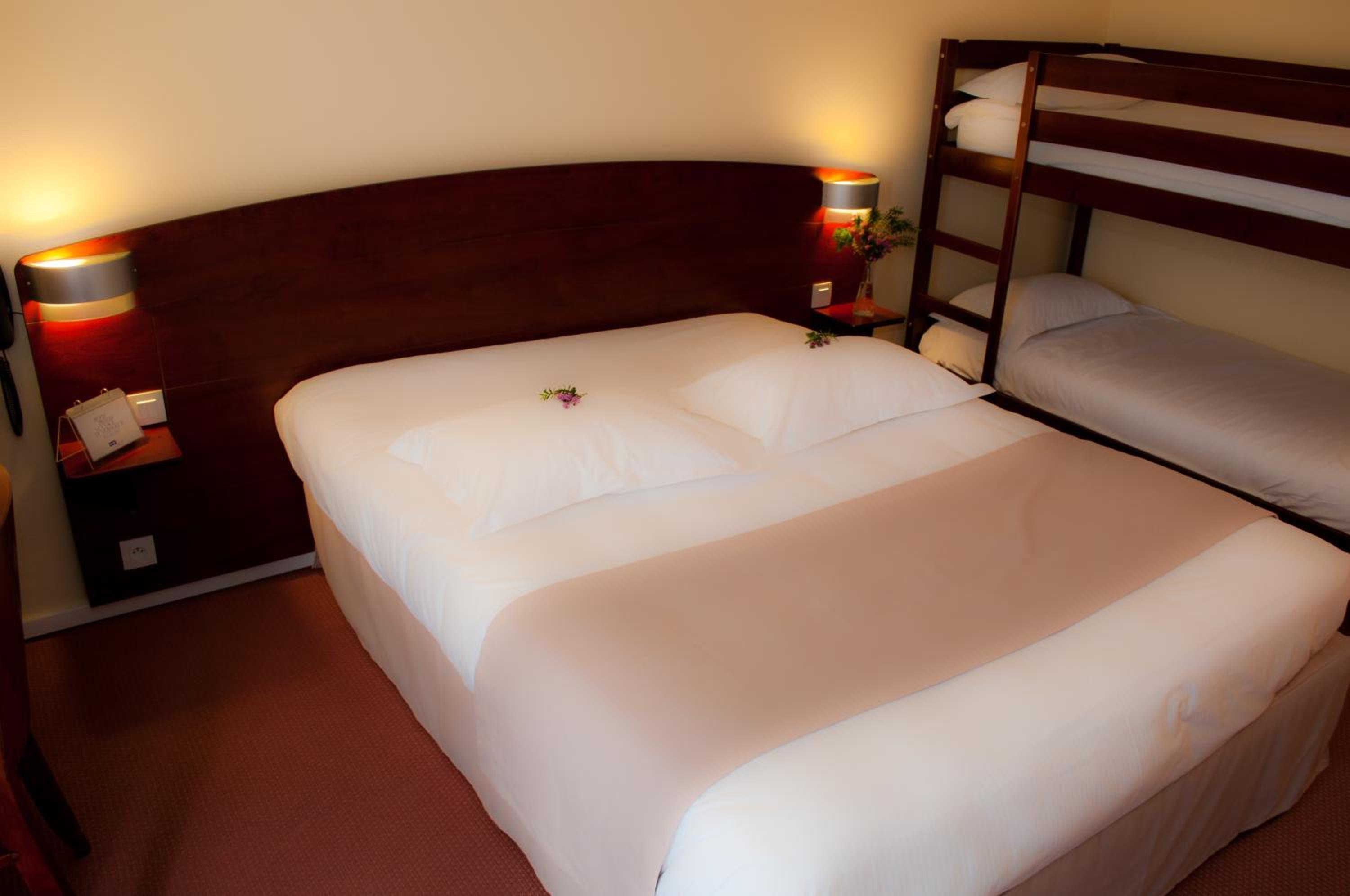 Quadruple Room (2 Adults + 2 Children) - Photo 1