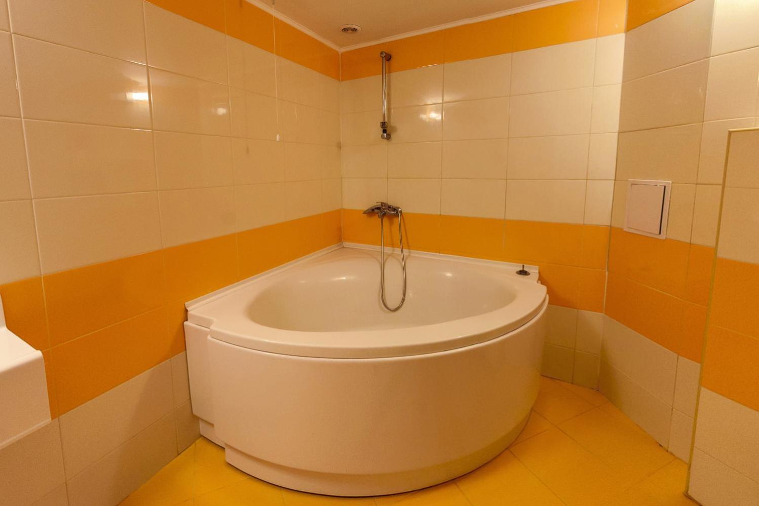 One-Bedroom Suite with Balcony photo 1