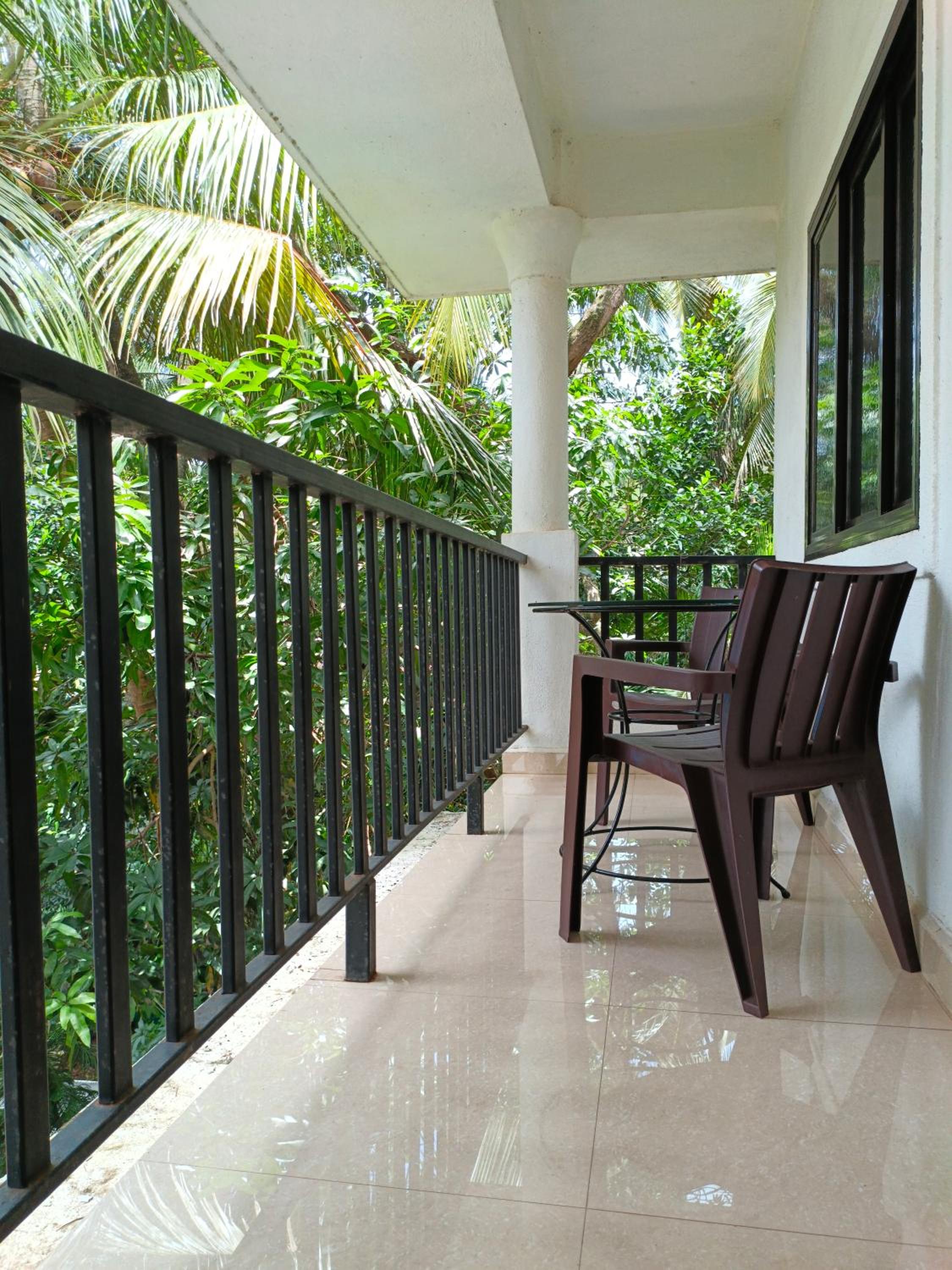Deluxe Double Room with Balcony - Photo 29
