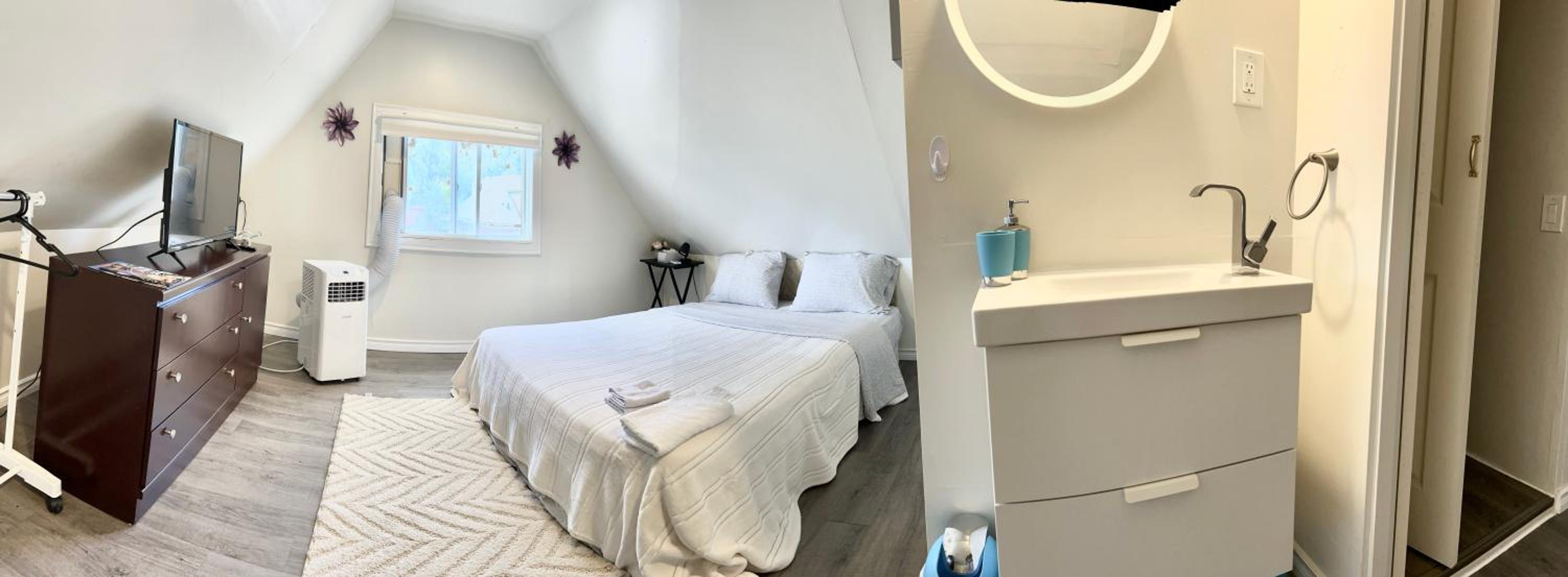 Deluxe Queen Room - Photo 13