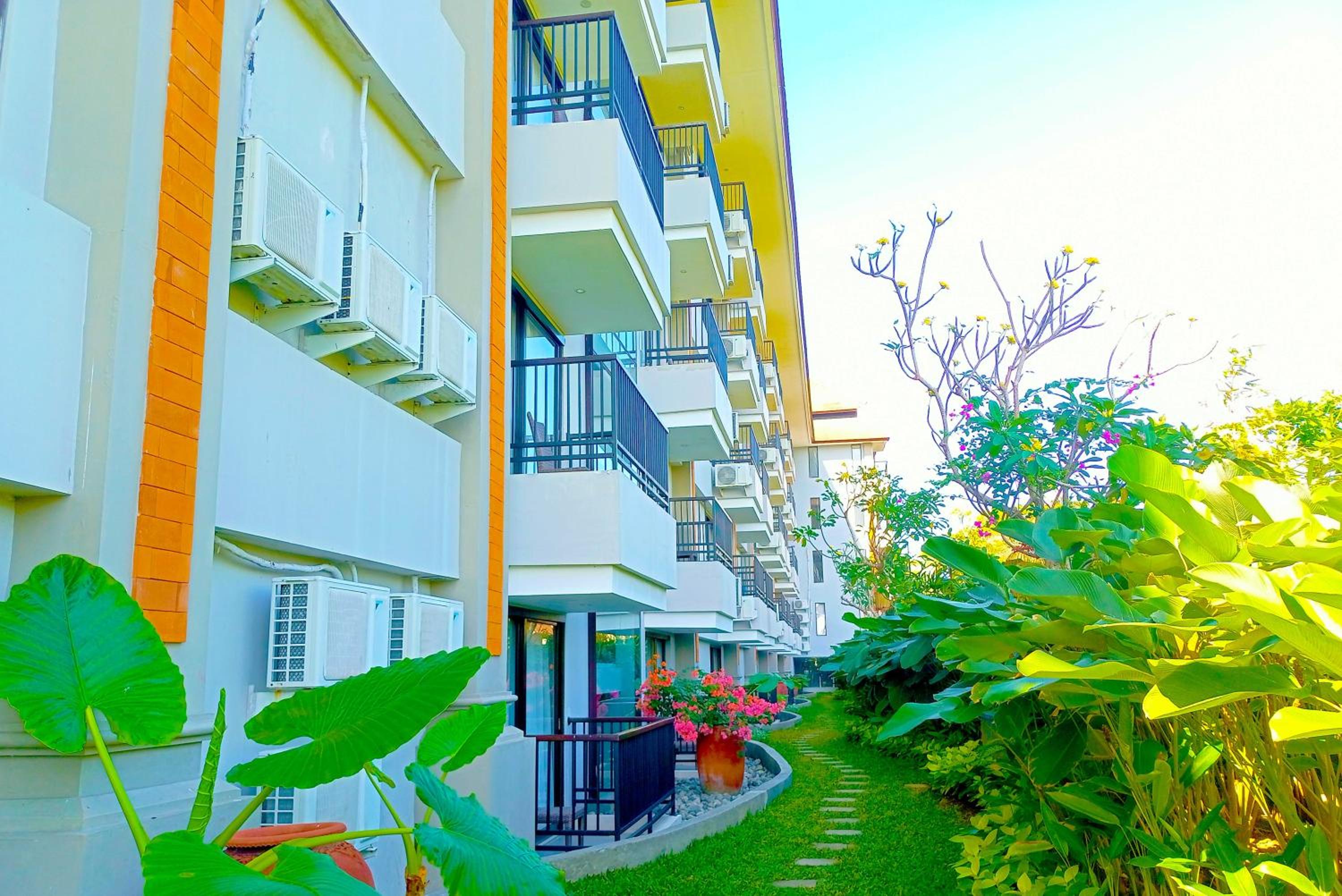 Deluxe Double or Twin Room Balcony photo 3