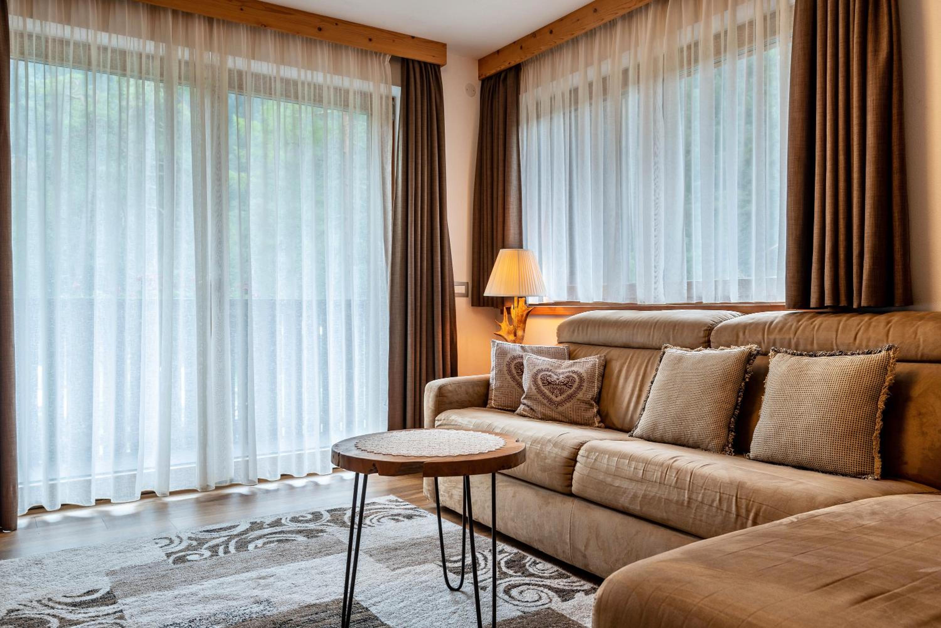 Two-Bedroom Deluxe Apartment with Balcony