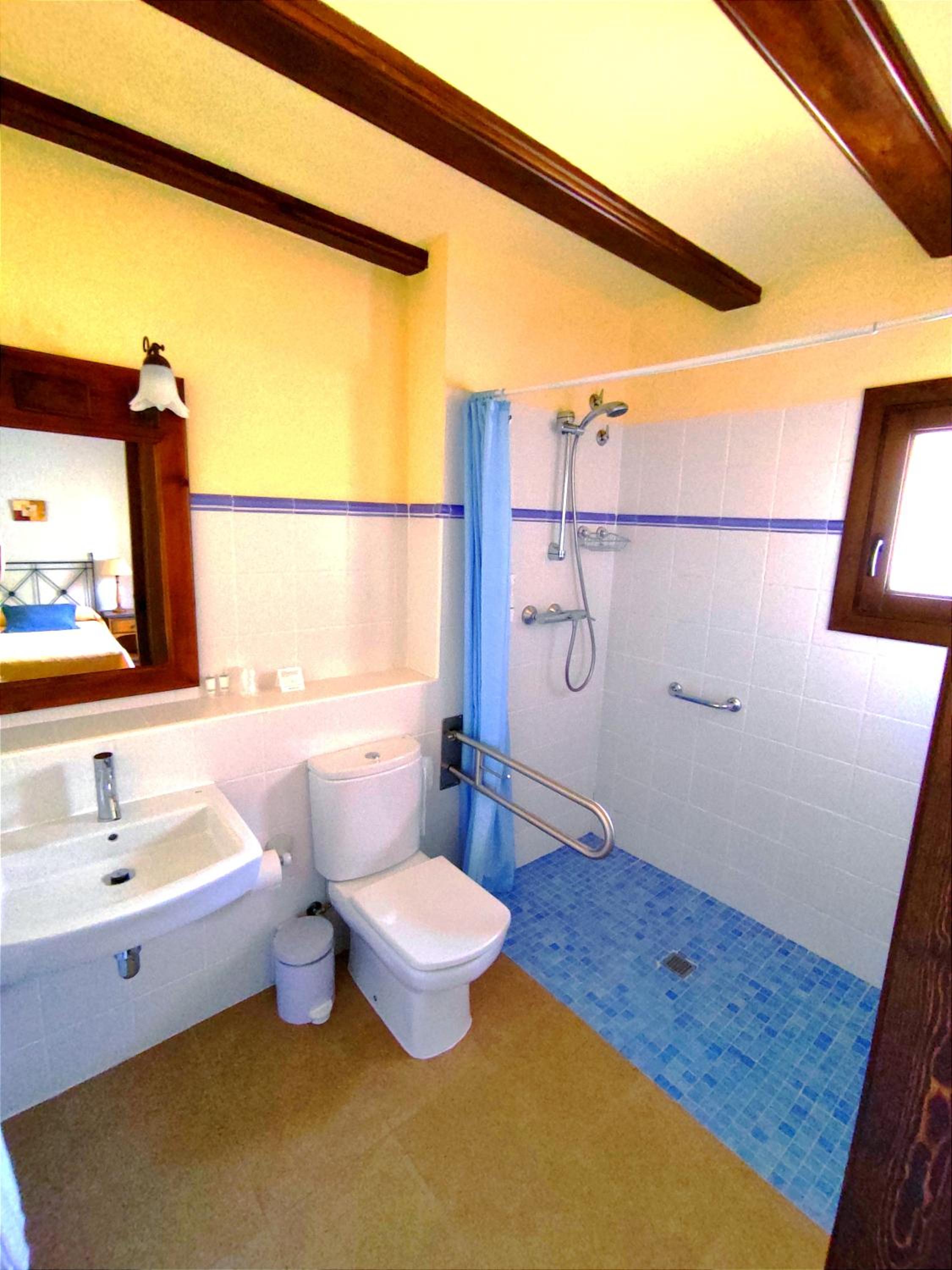 Twin Room - Photo 2