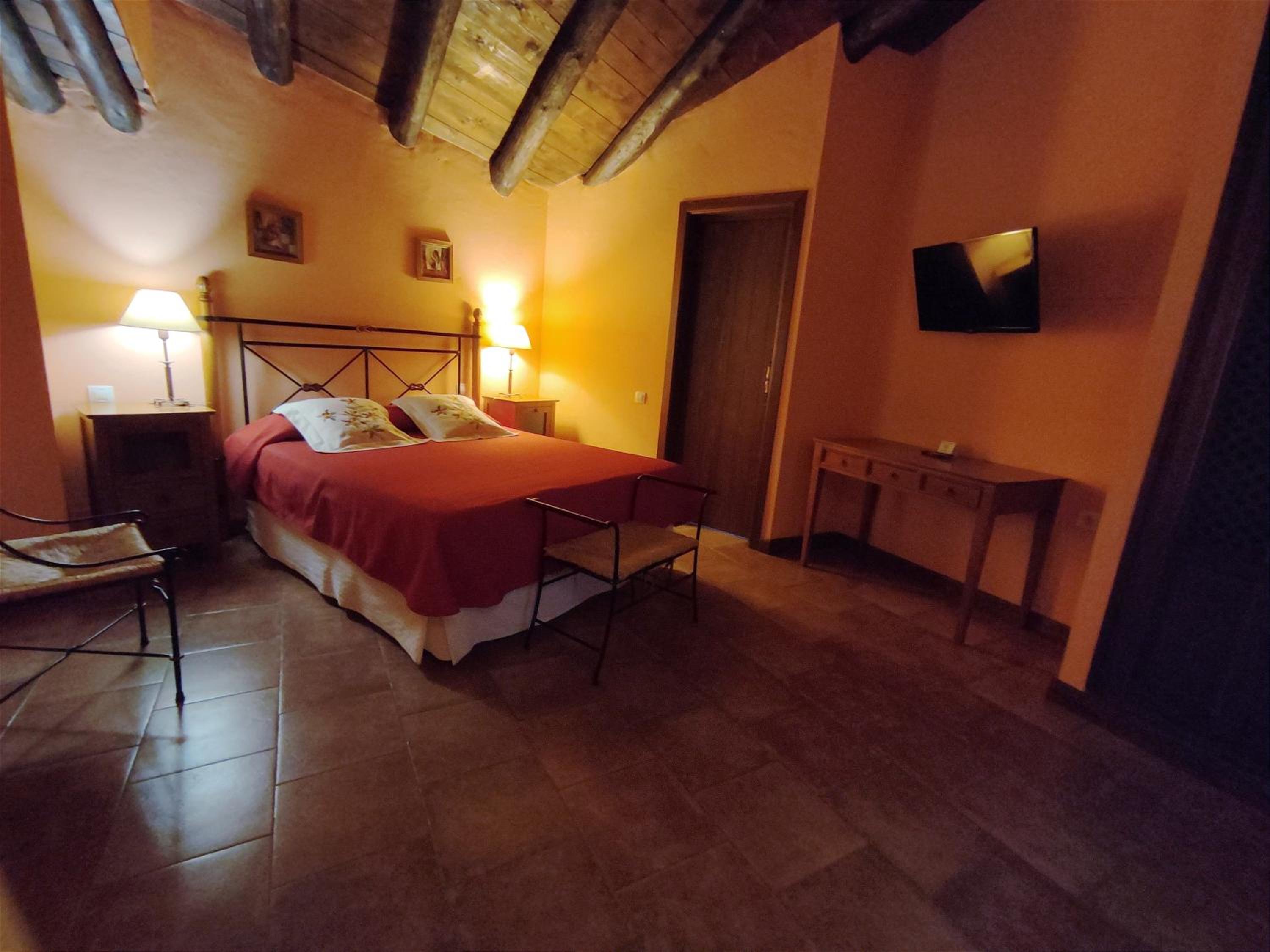 Double Room - Photo 6