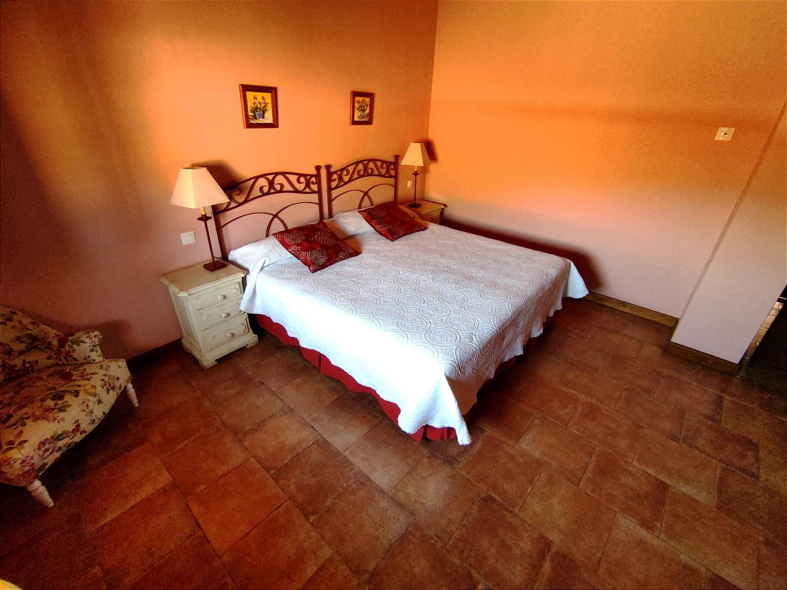 Double Room - Photo 4