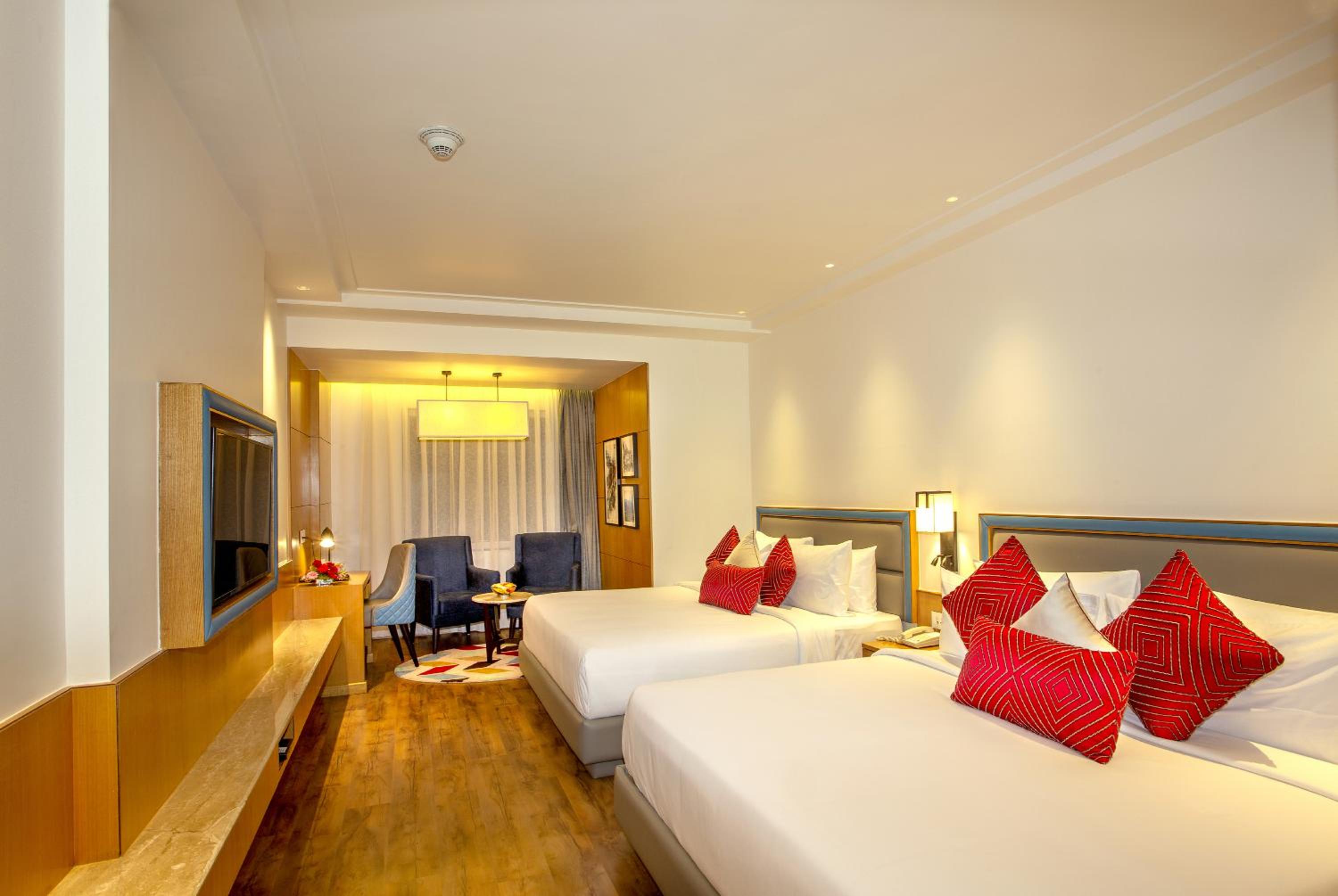 King Room with Two King Beds - Non-Smoking - Photo 5