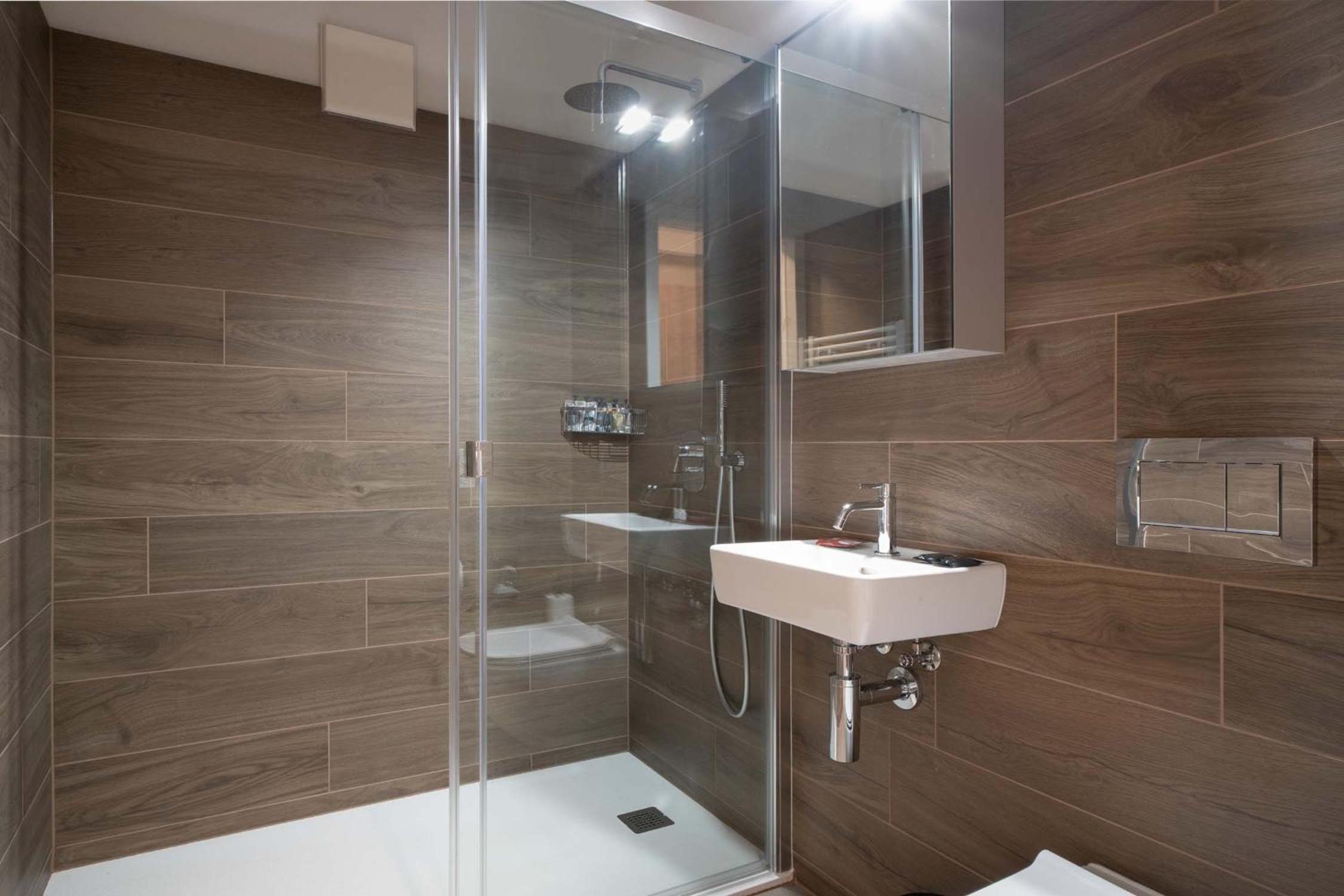 Double Room with Balcony - Photo 2