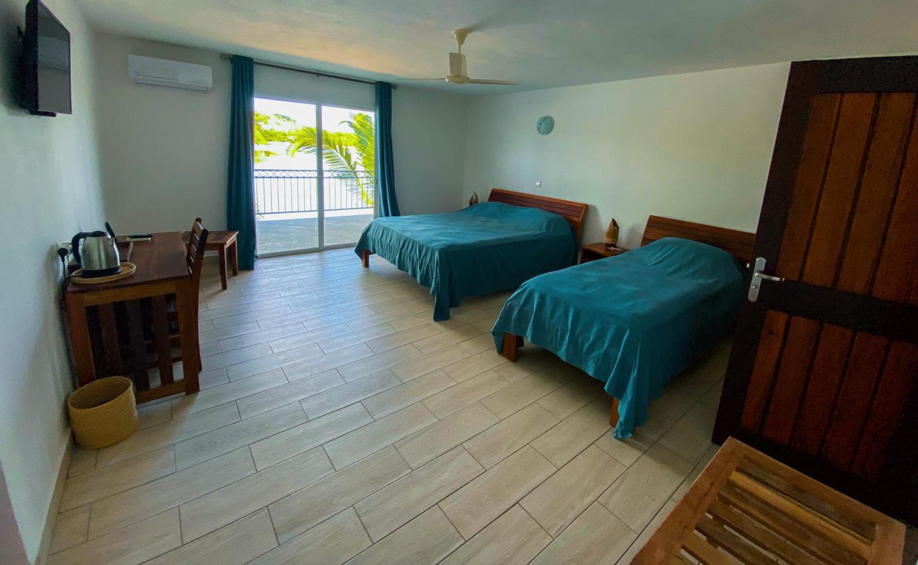 Triple Room with Lake View photo 2