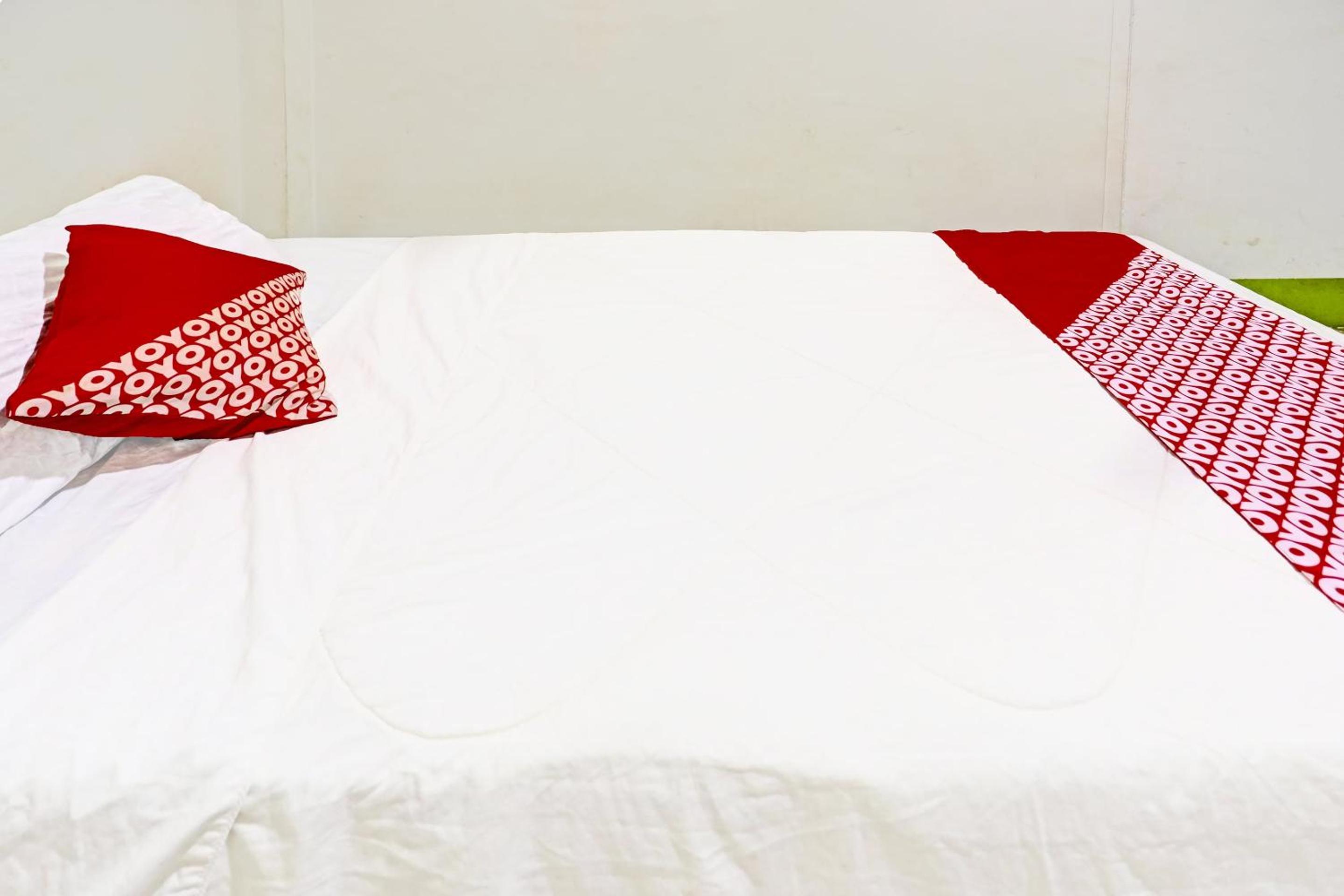 Small Single Room photo 3