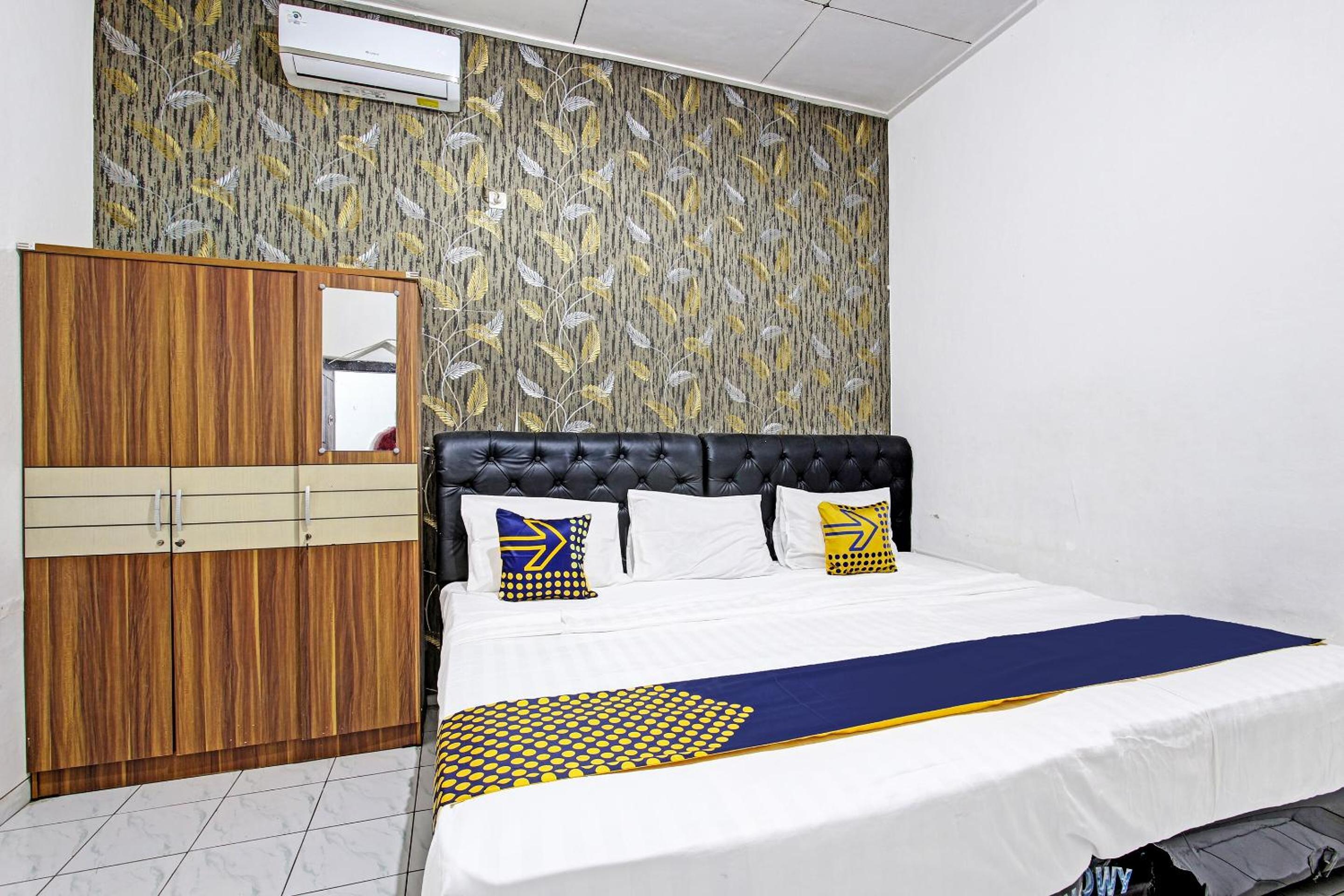 Economy Triple Room
