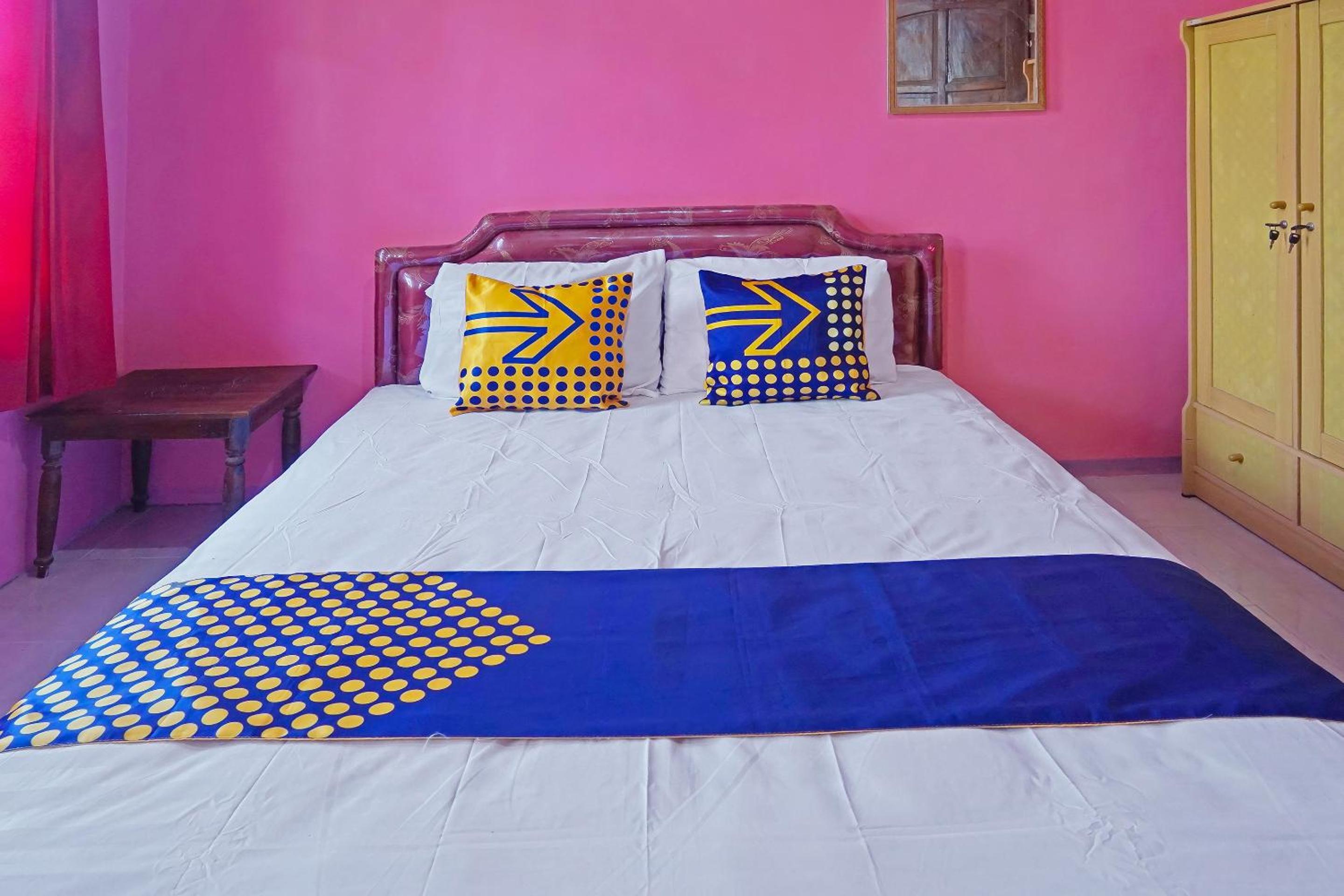 Budget Double Room photo 3