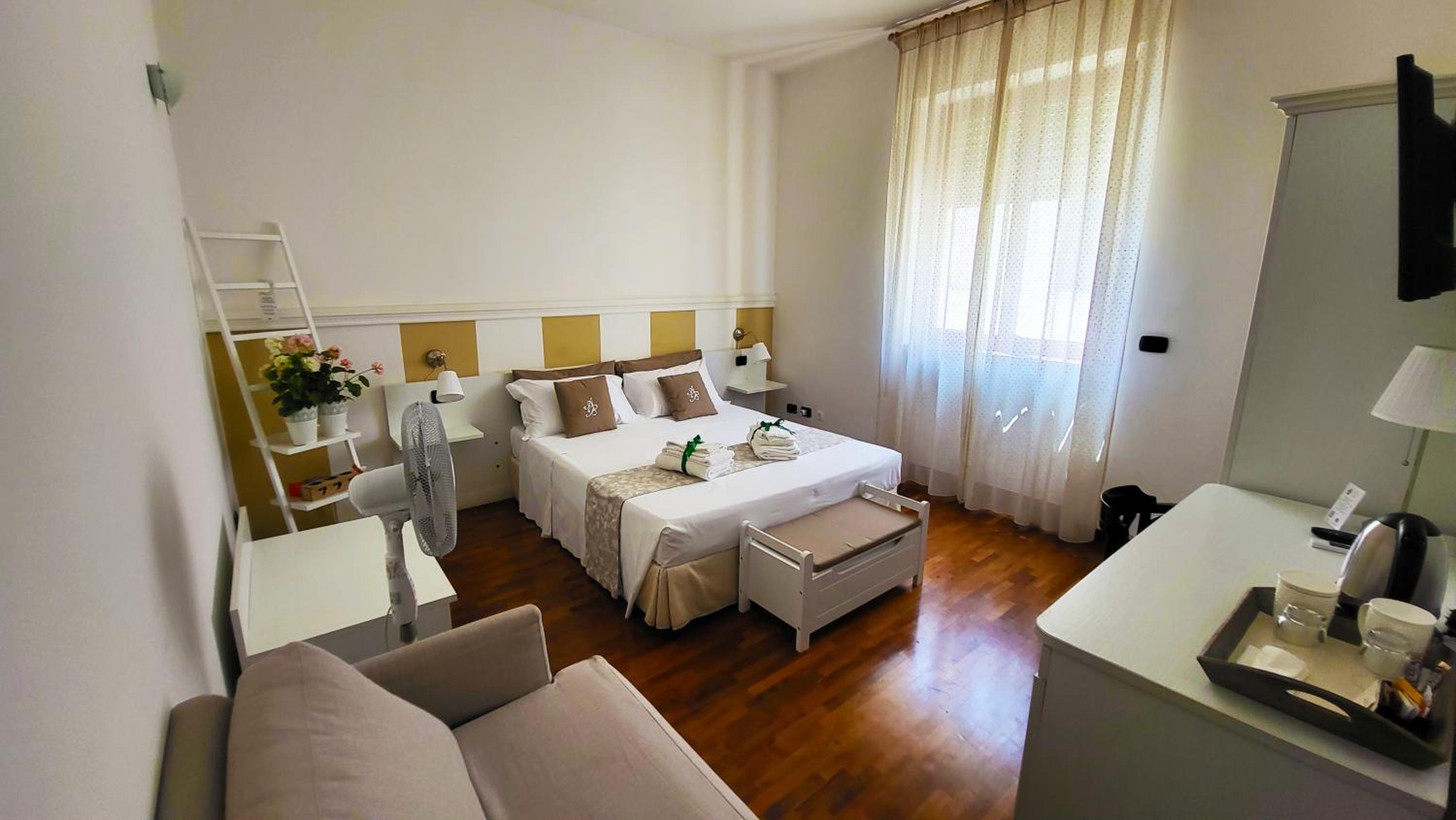 Deluxe Room - Photo 6