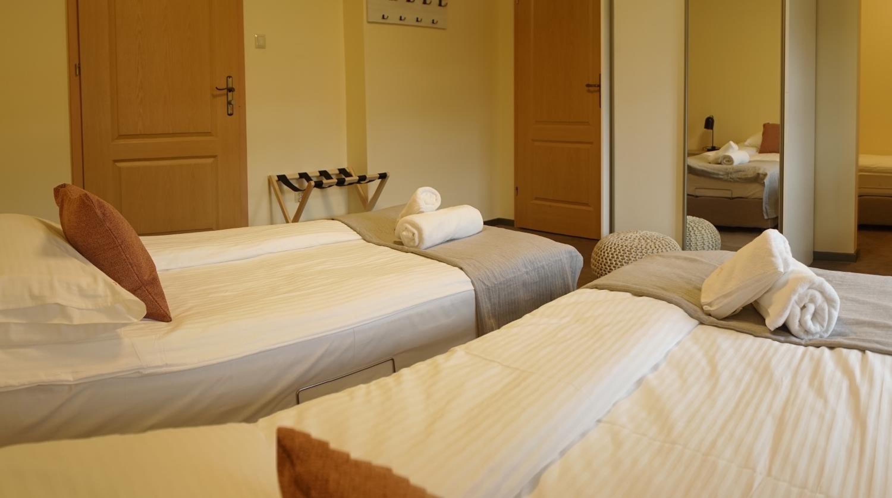 Classic Triple Room - Photo 9