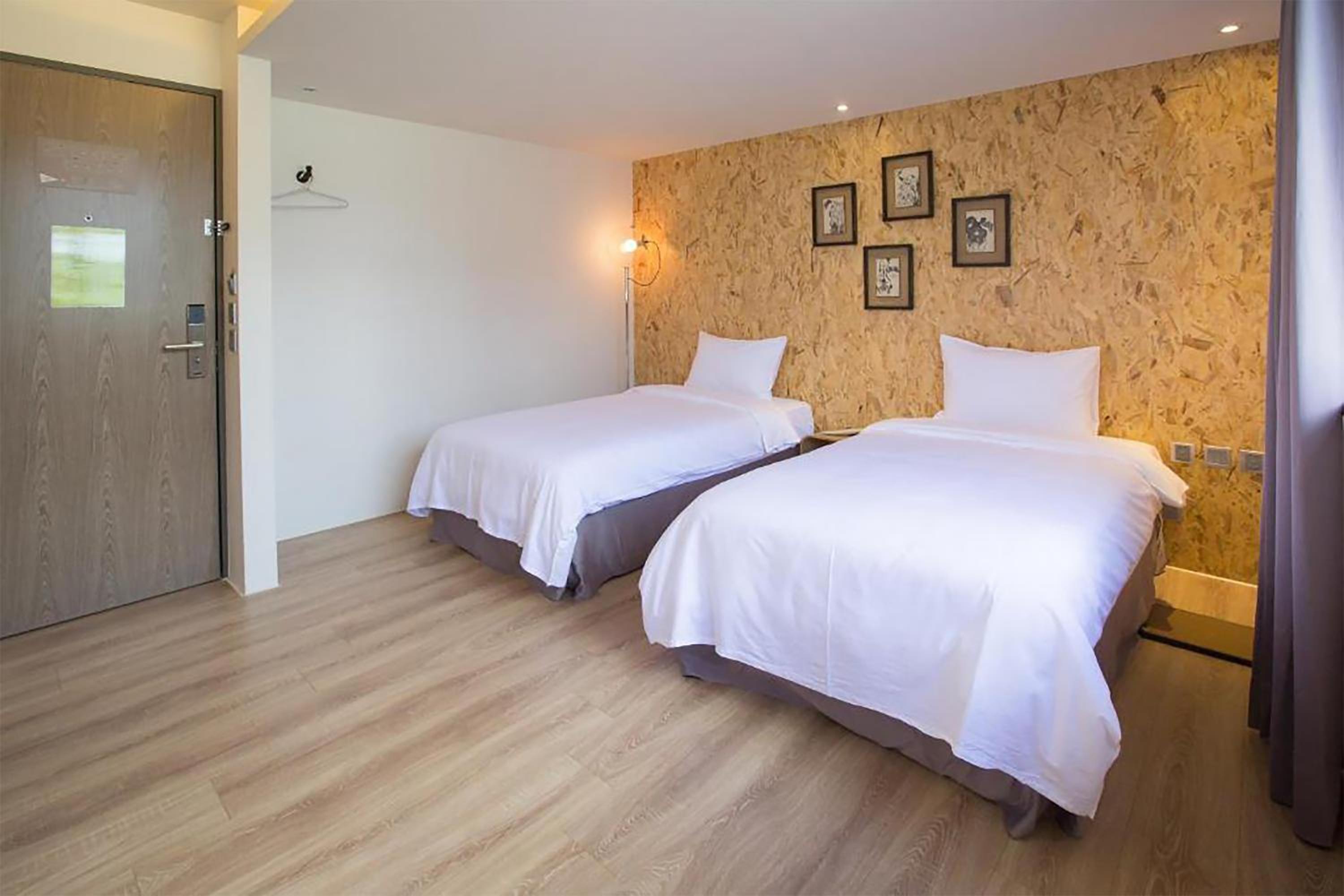 Twin Room with Private Bathroom photo 3