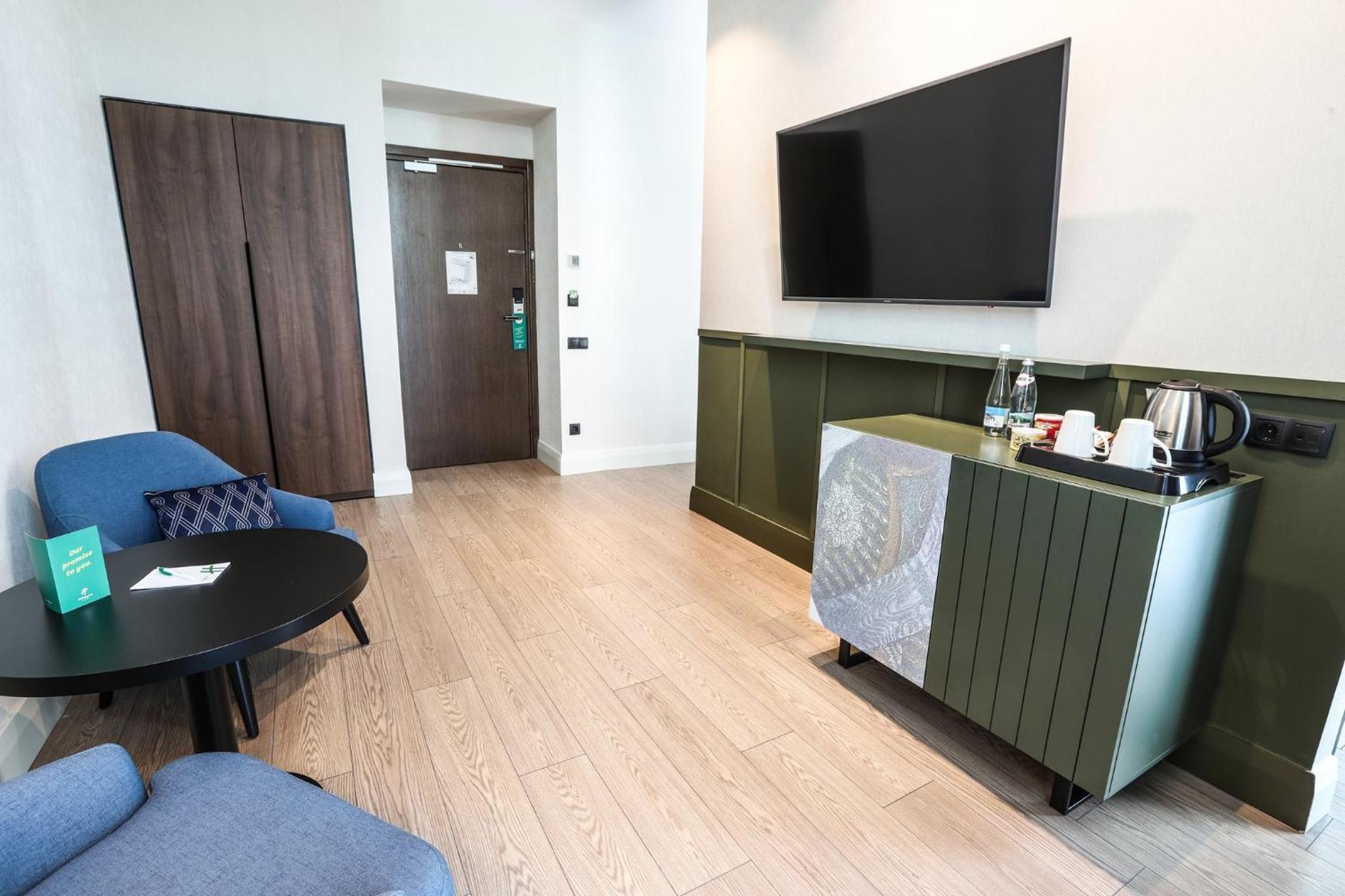 Queen Suite with Terrace and Mountain View - Photo 3