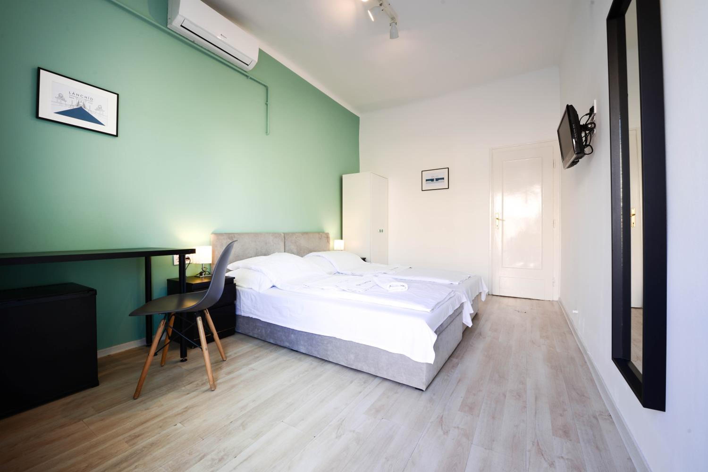Double or Twin Room - Photo 5