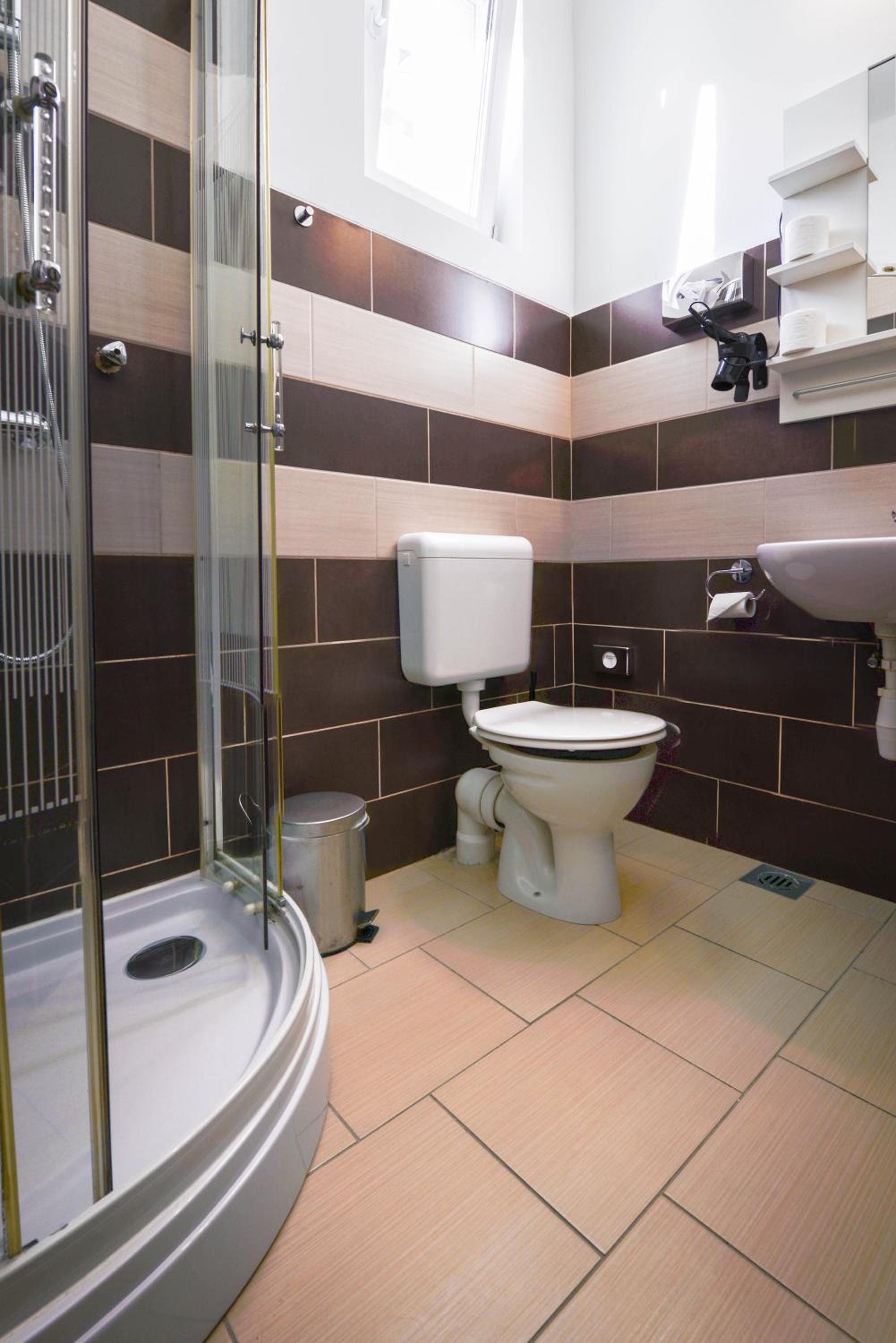 Double or Twin Room - Photo 10