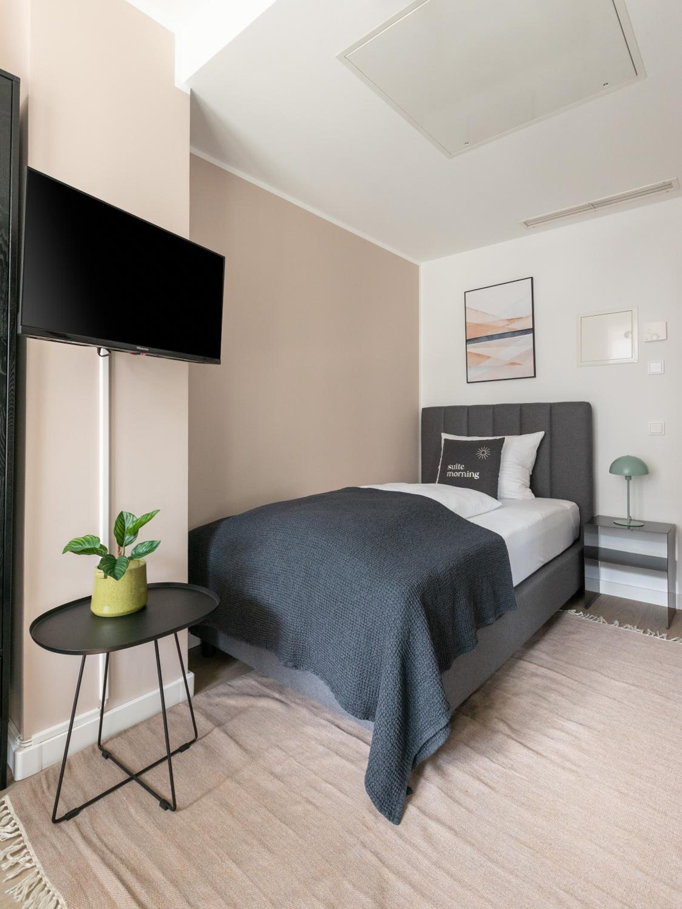 Economy Single Suite photo 3