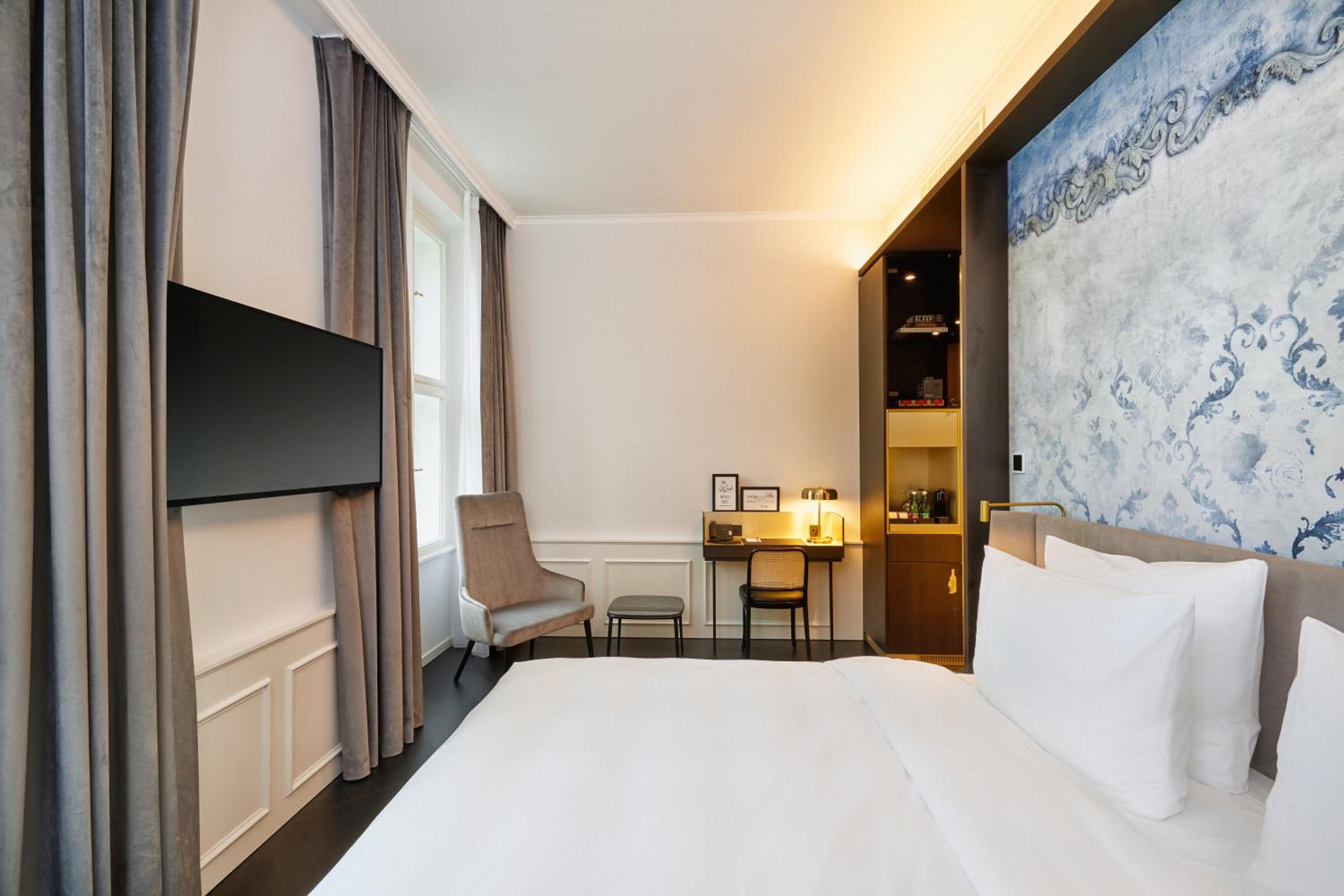 Deluxe Double Room - Photo 1