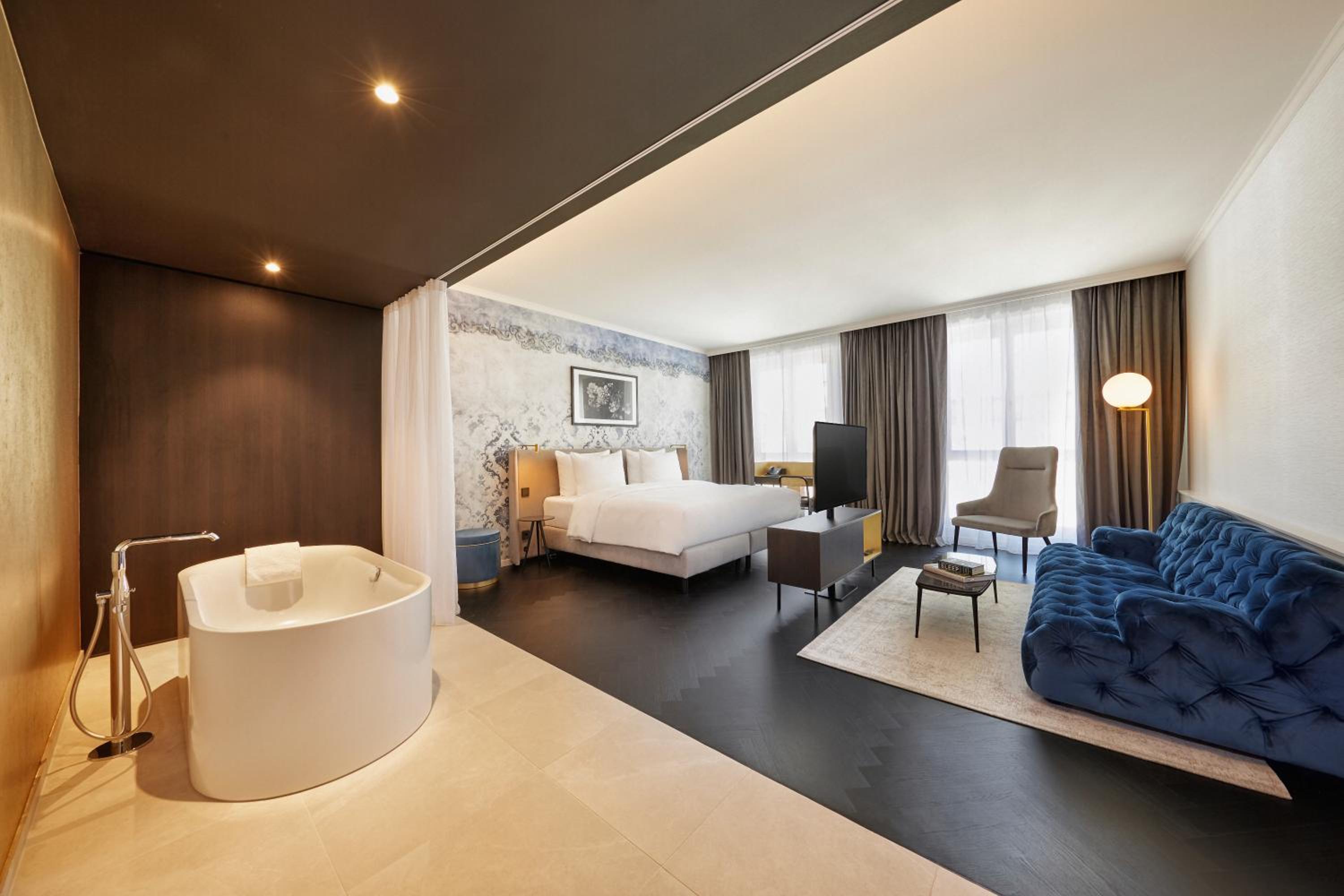 Suite - Photo 3
