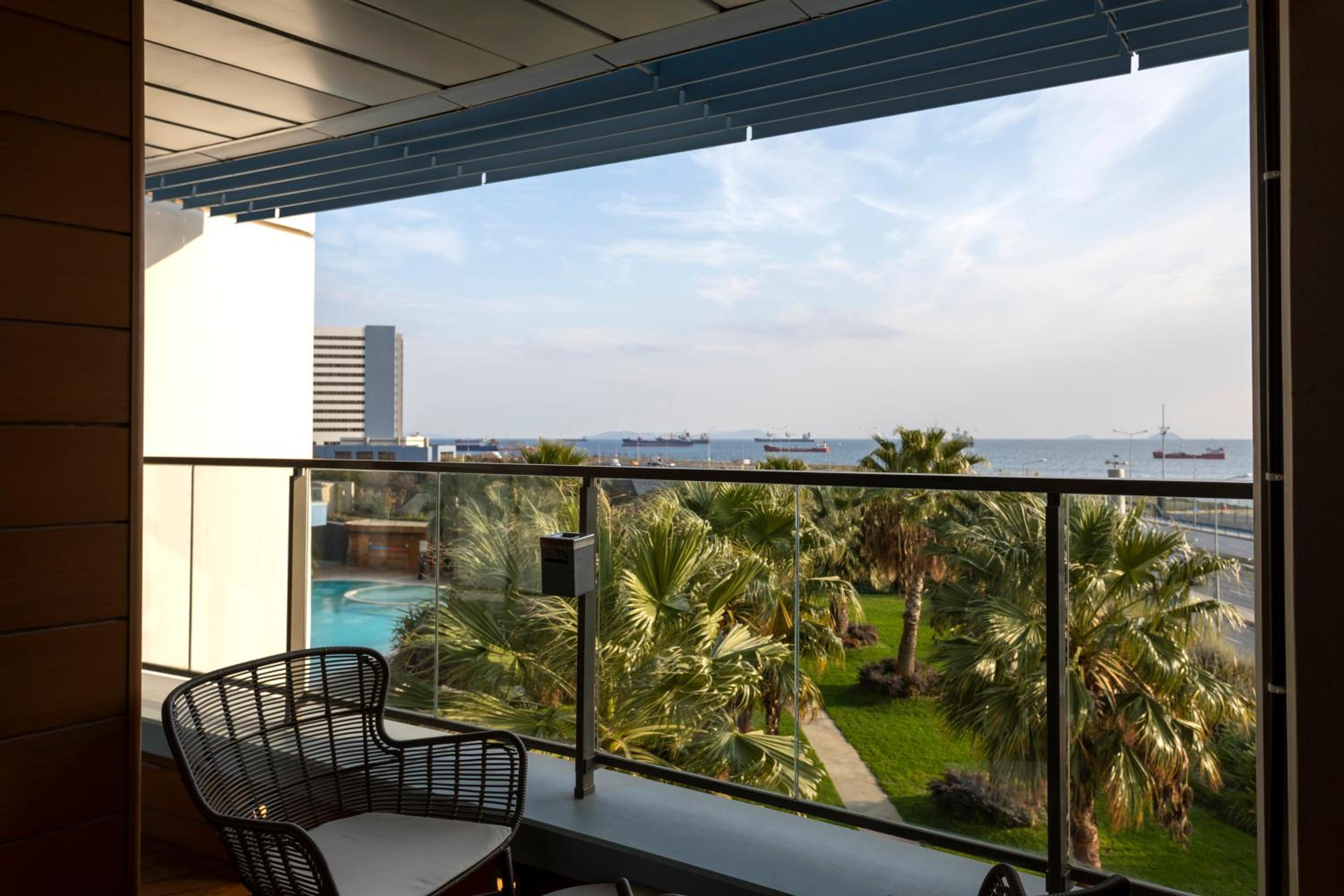 Junior Suite with Balcony and Sea View - Photo 7