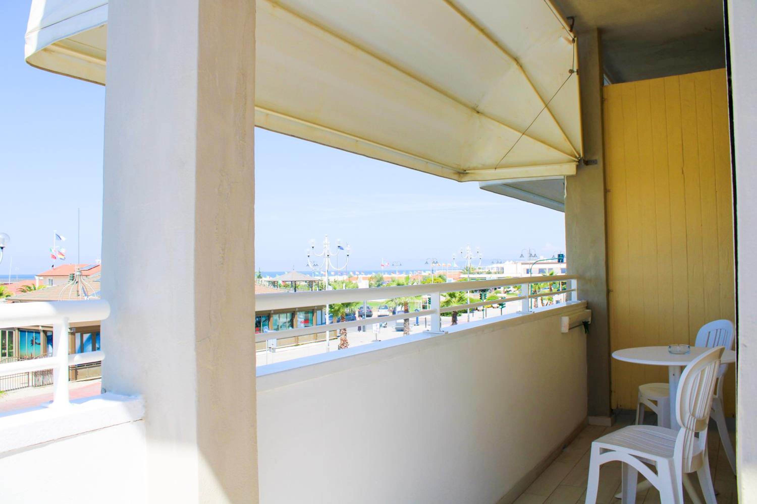 Double Room with Balcony and Seafront