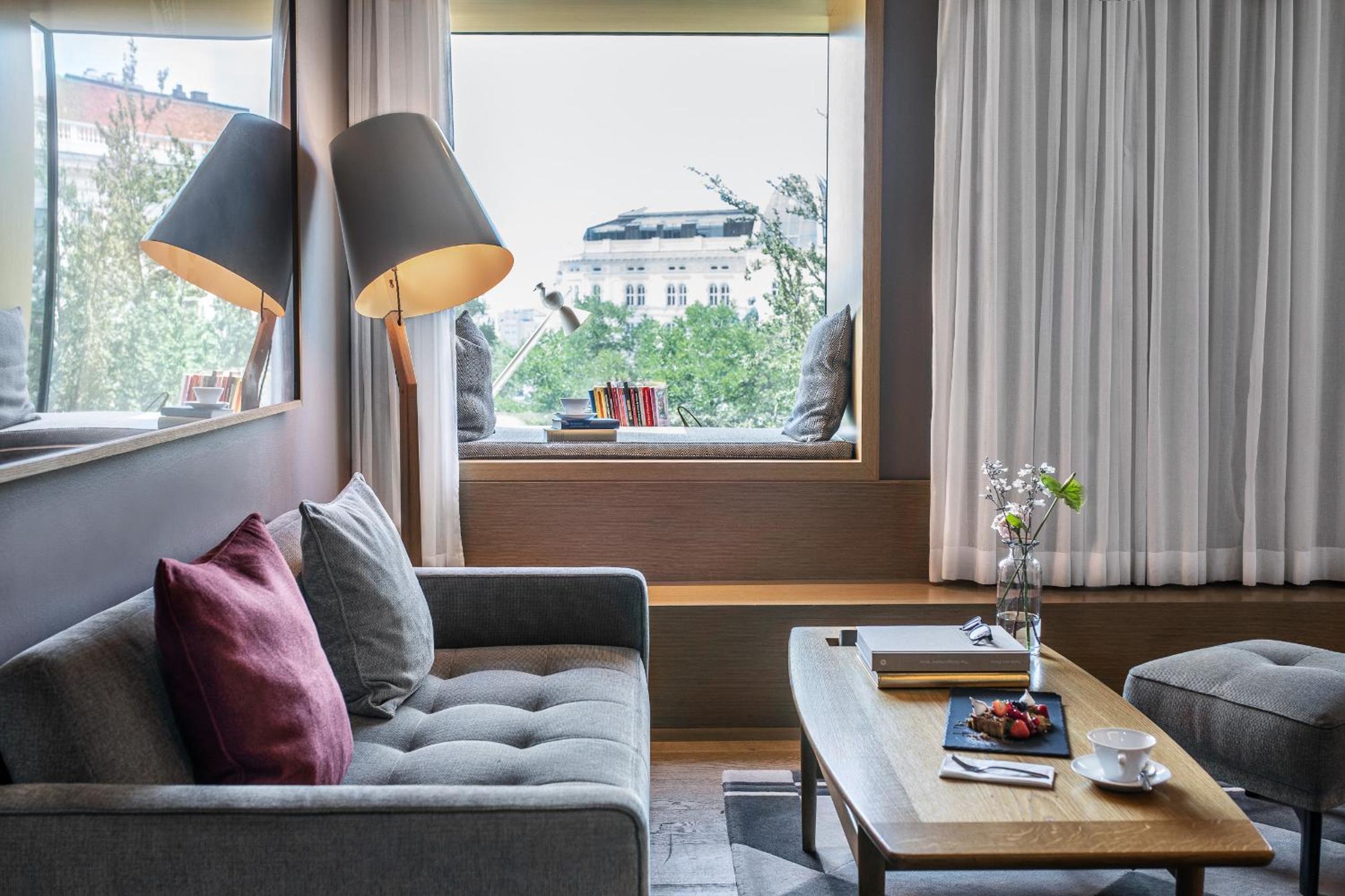 Deluxe Double Room thumbnail 5