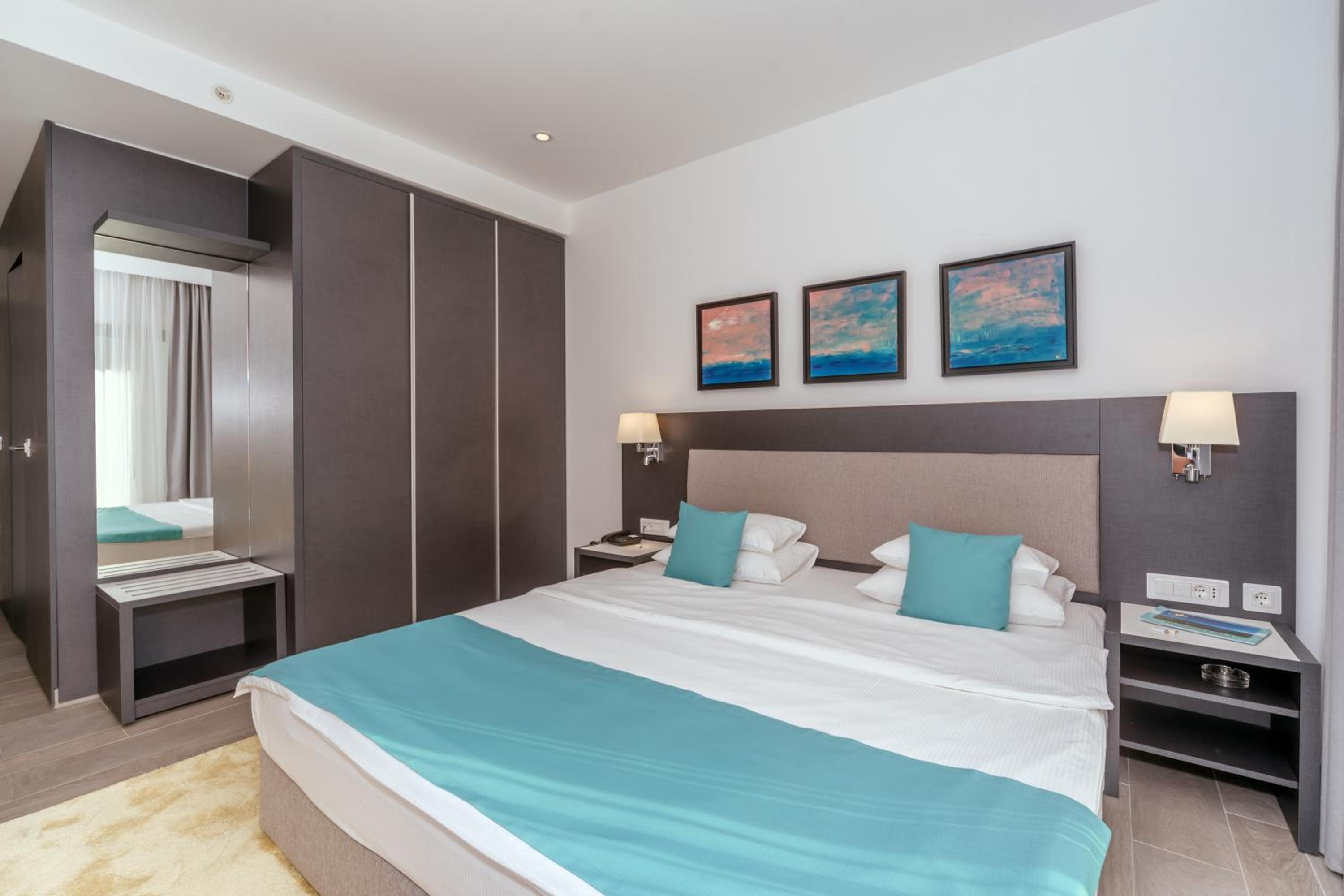Superior Double Room with Balcony photo 2