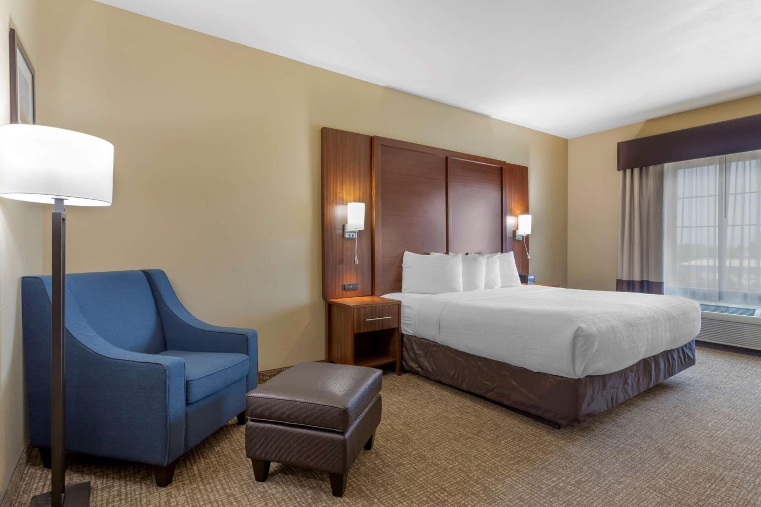 King Room - Non-Smoking - Photo 1