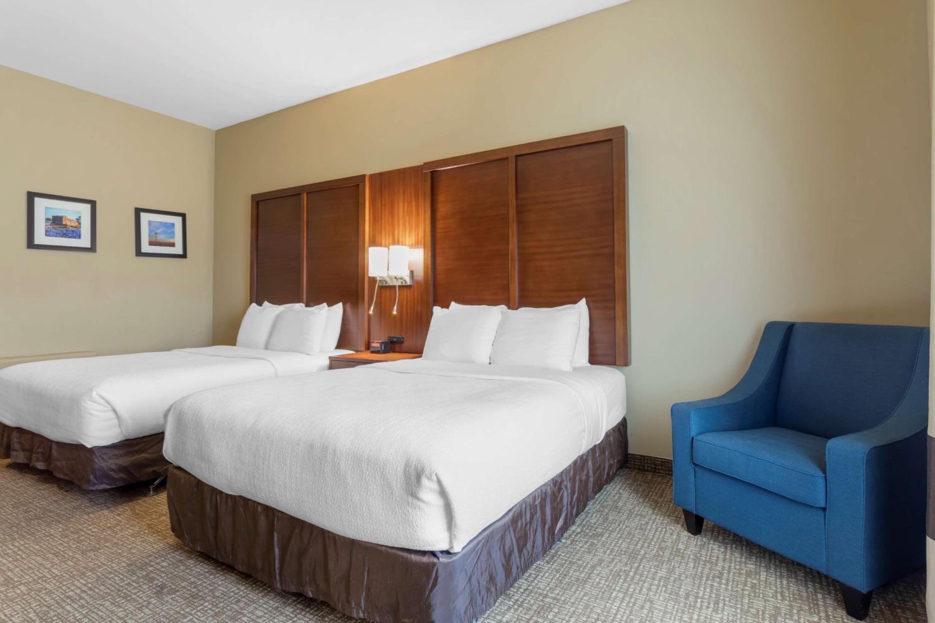 Queen Room with Two Queen Beds - Disability Access - Photo 4