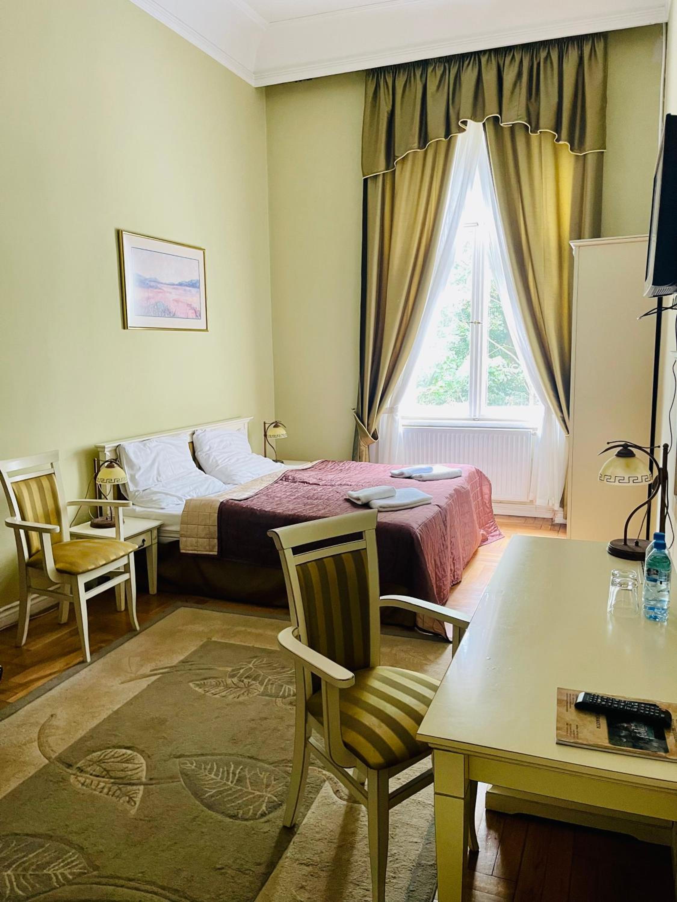 Deluxe King Room - Photo 1