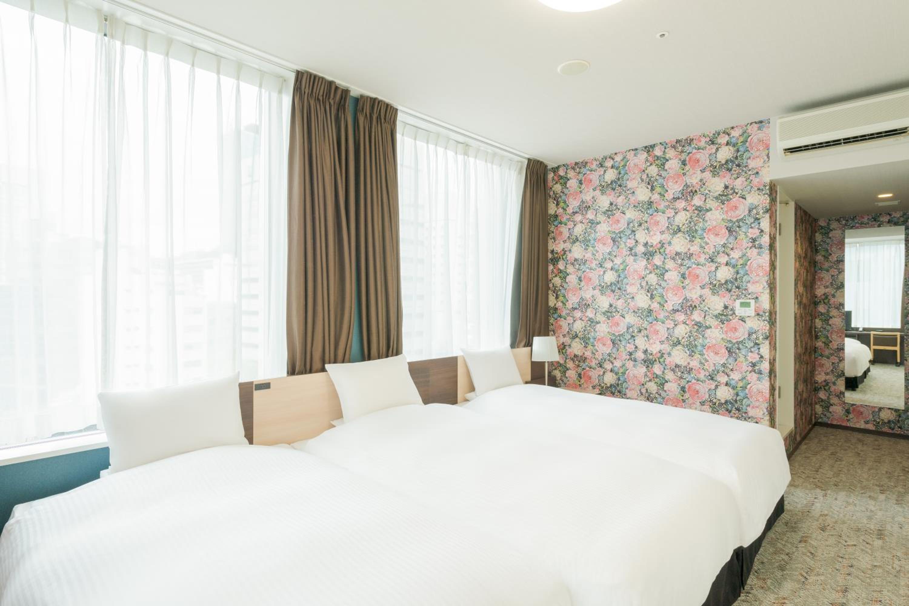Twin Bed Room + Extra Bed - Rose Floor photo 2