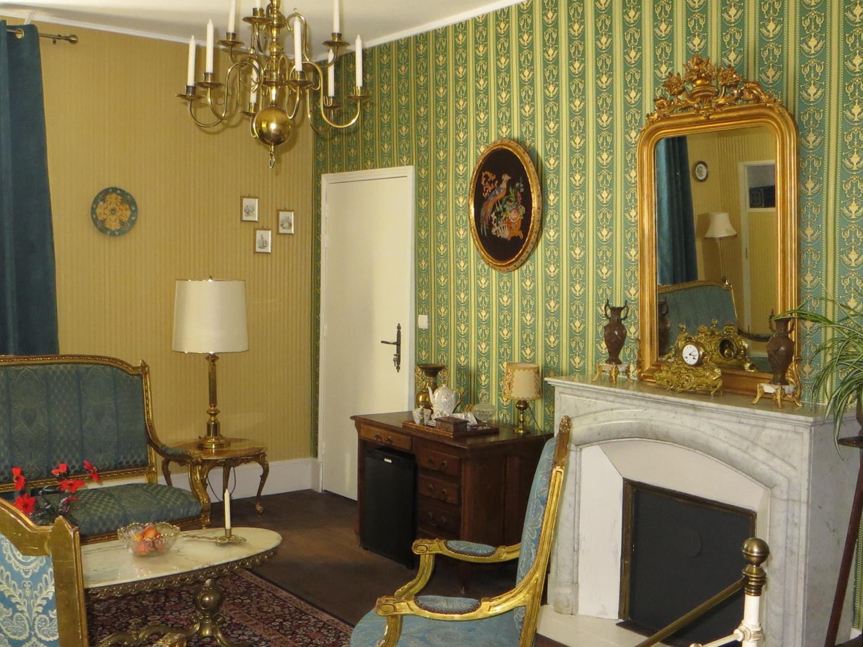 Deluxe Queen Room photo 2