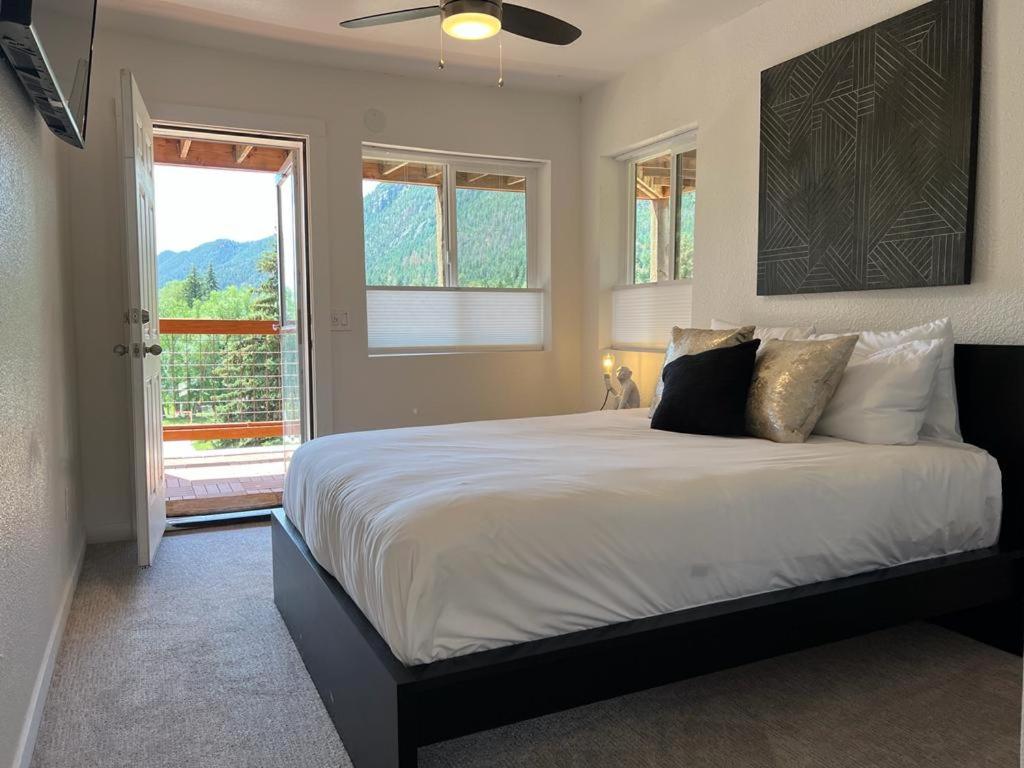 Deluxe Double Room with Shower