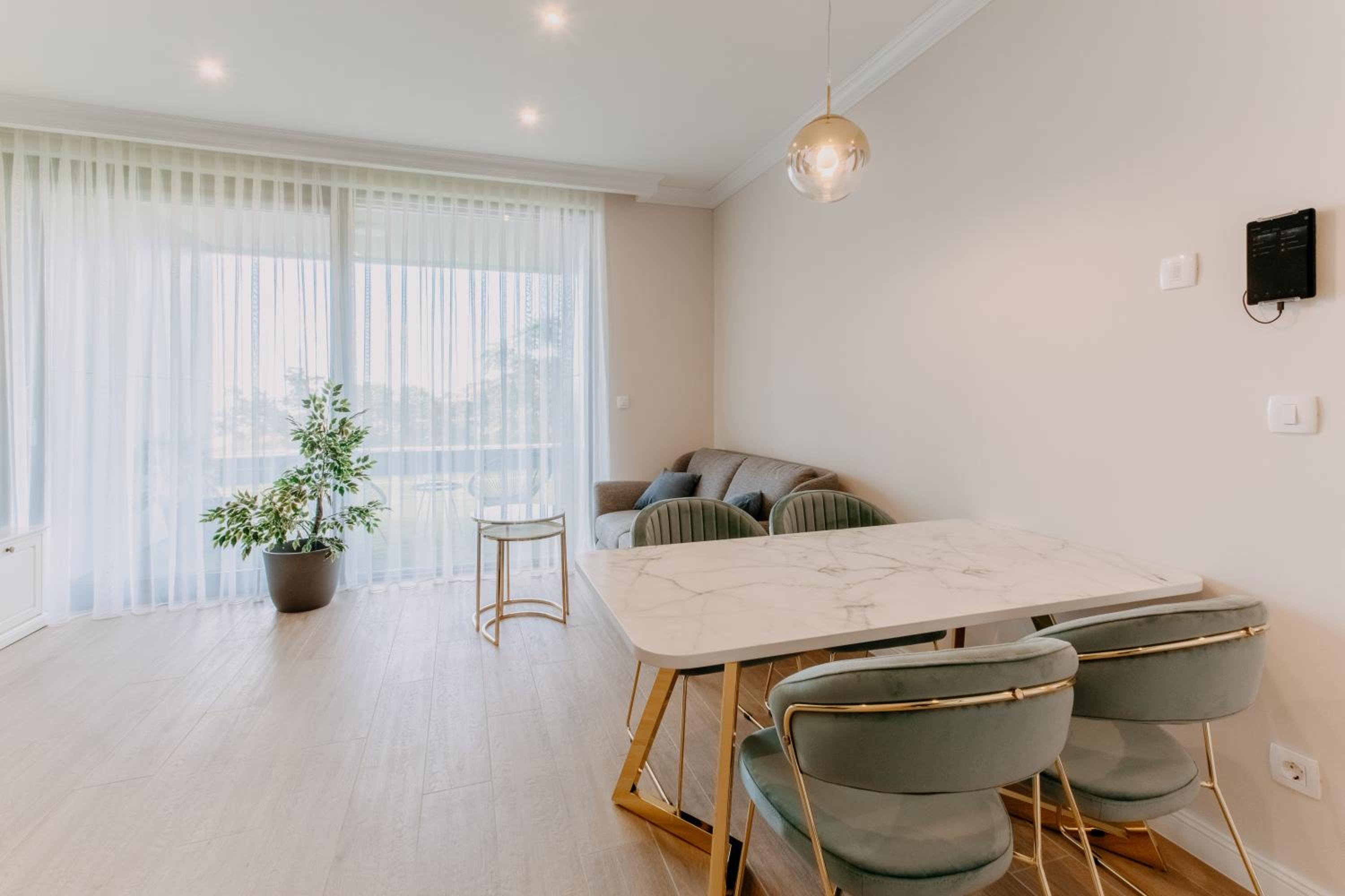 One-Bedroom Apartment - Sea Side