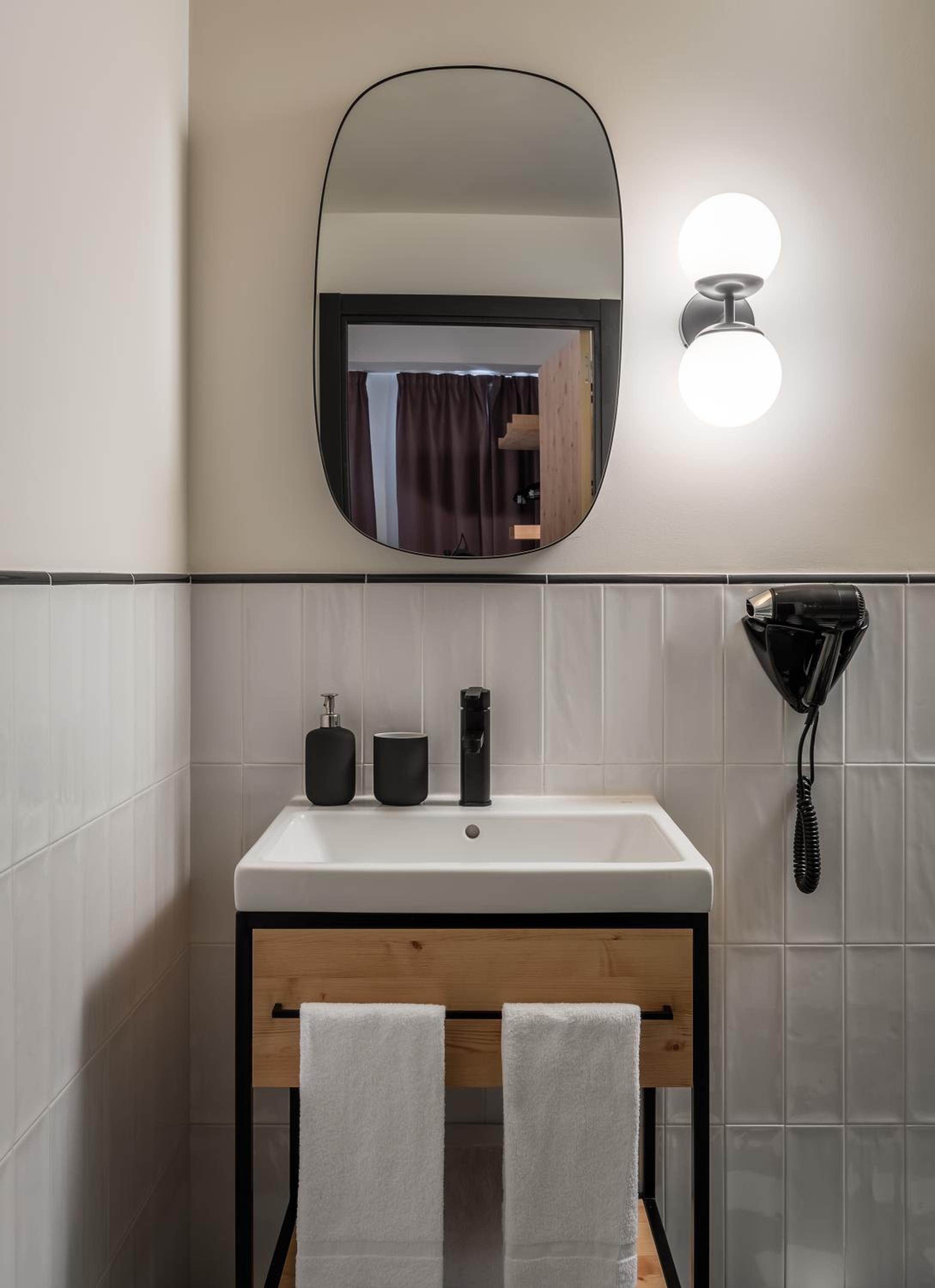 Twin Room - Photo 4